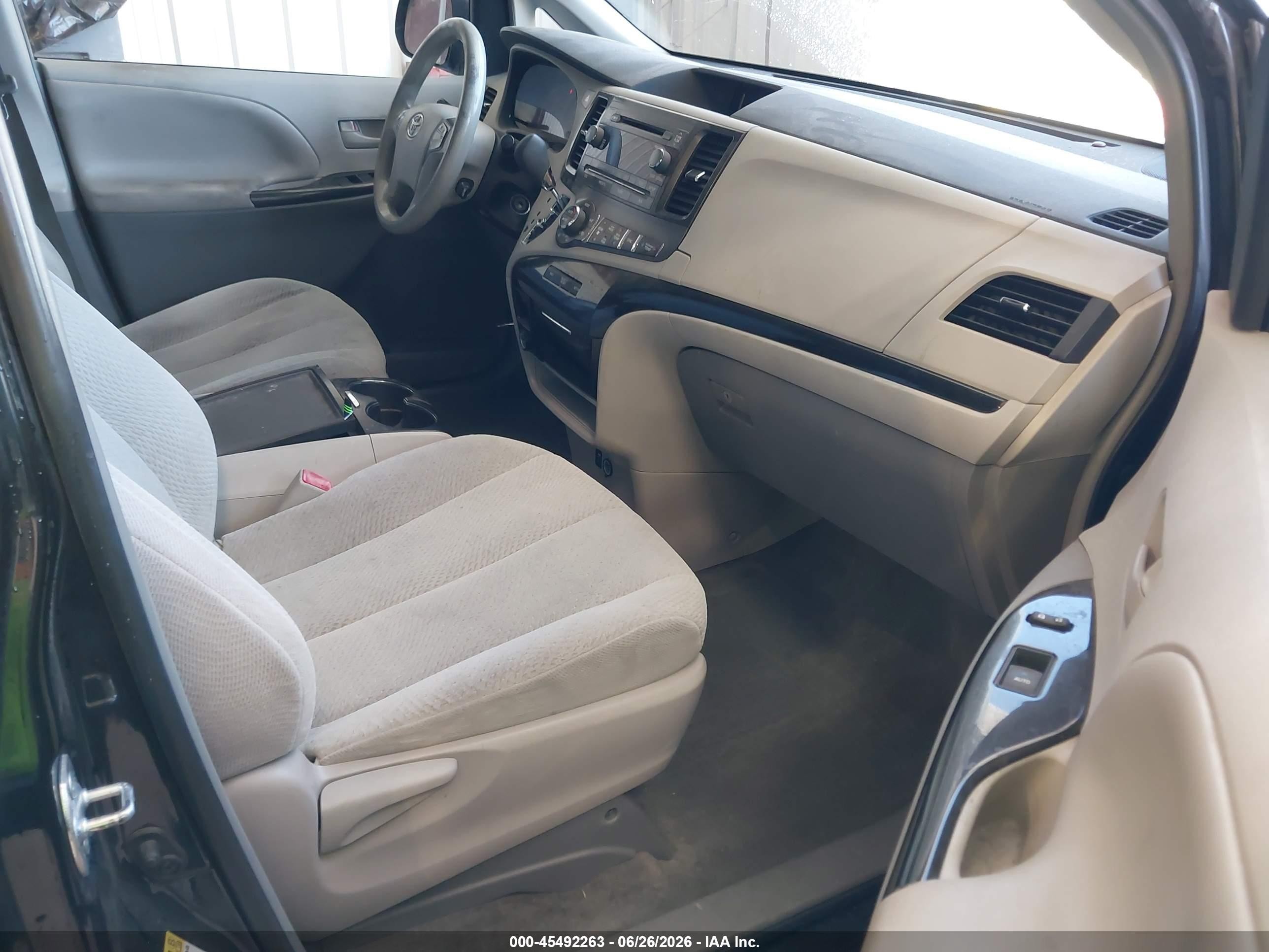 2014 Toyota Sienna Le V6 8 Passenger Dark Blue vin: 5TDKK3DC5ES439255