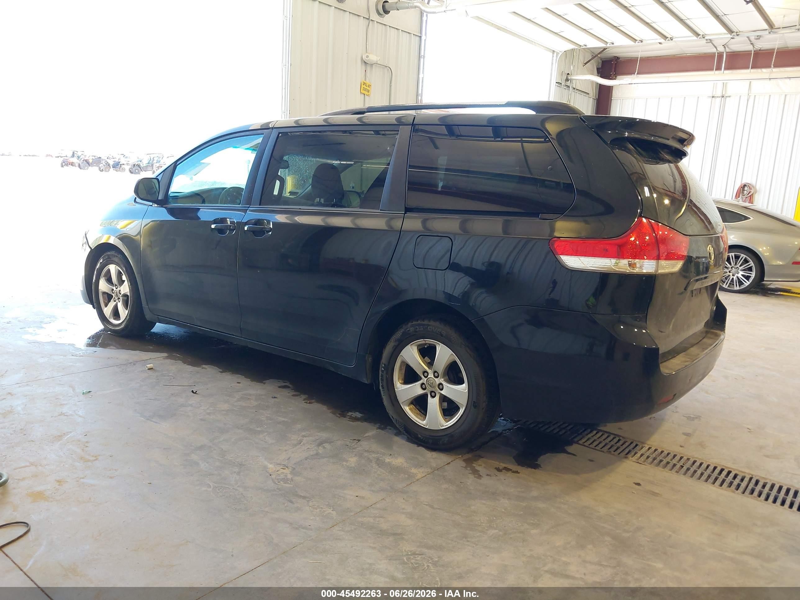 2014 Toyota Sienna Le V6 8 Passenger Dark Blue vin: 5TDKK3DC5ES439255