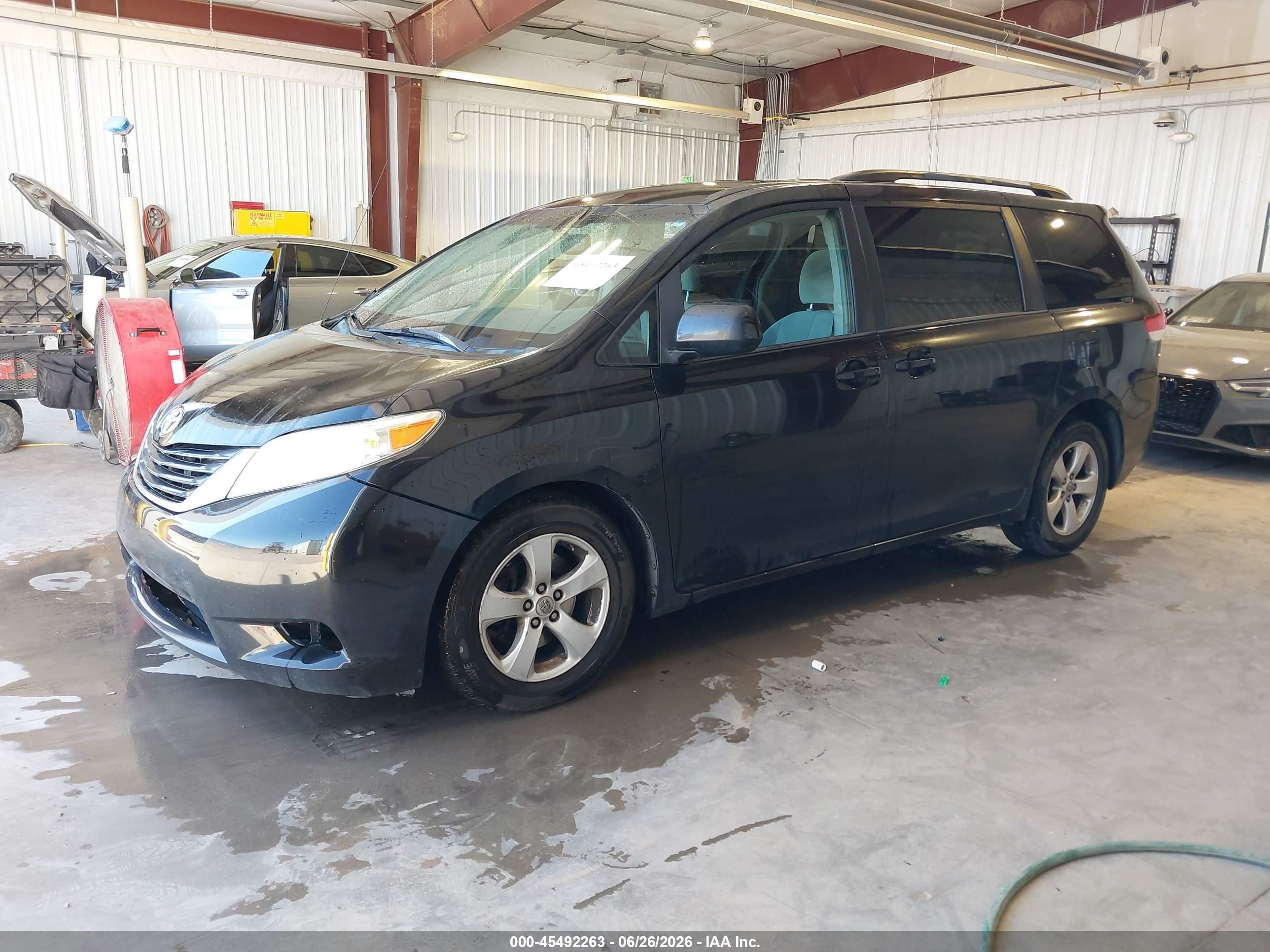 2014 Toyota Sienna Le V6 8 Passenger Dark Blue vin: 5TDKK3DC5ES439255