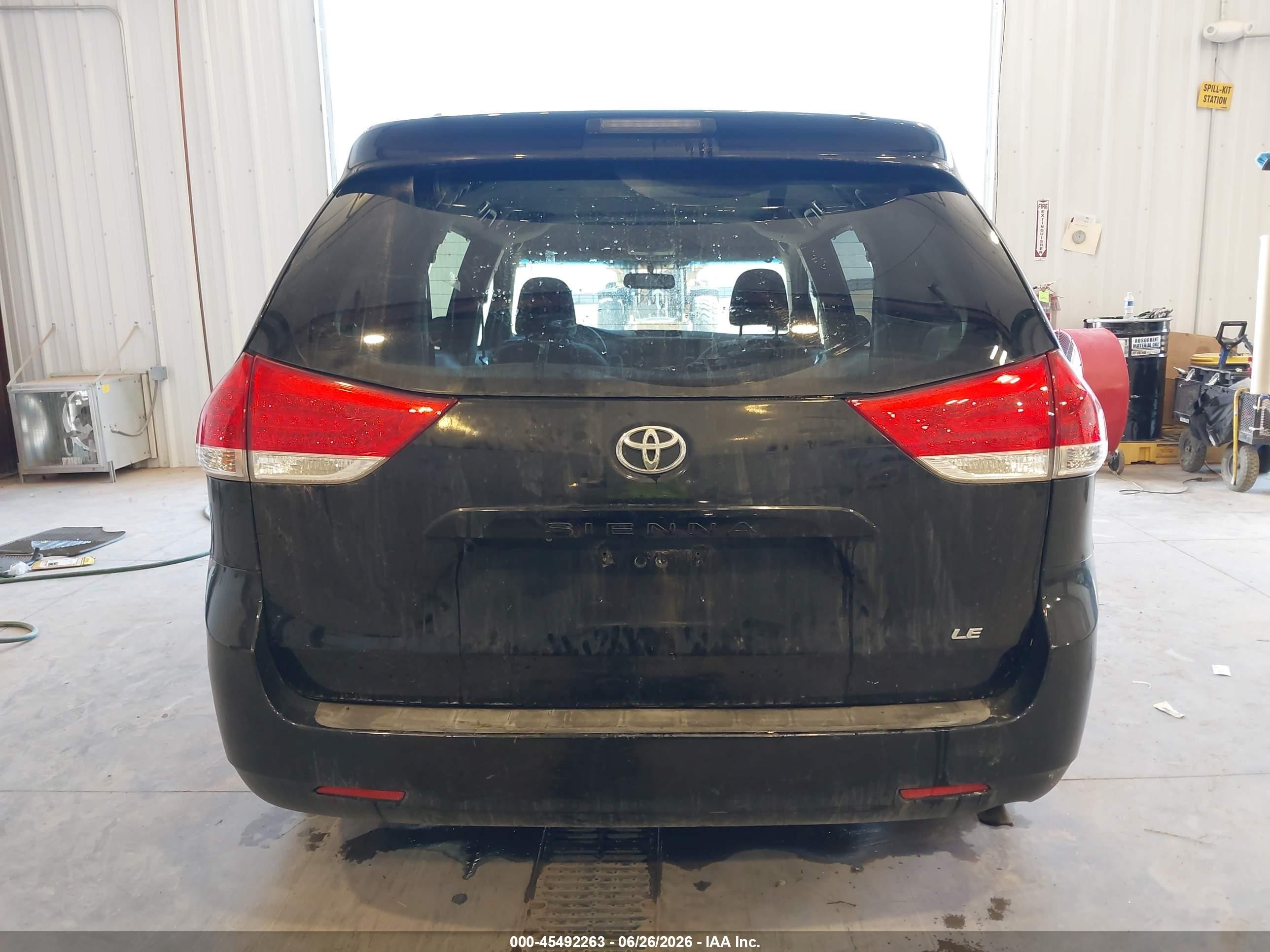 2014 Toyota Sienna Le V6 8 Passenger Dark Blue vin: 5TDKK3DC5ES439255
