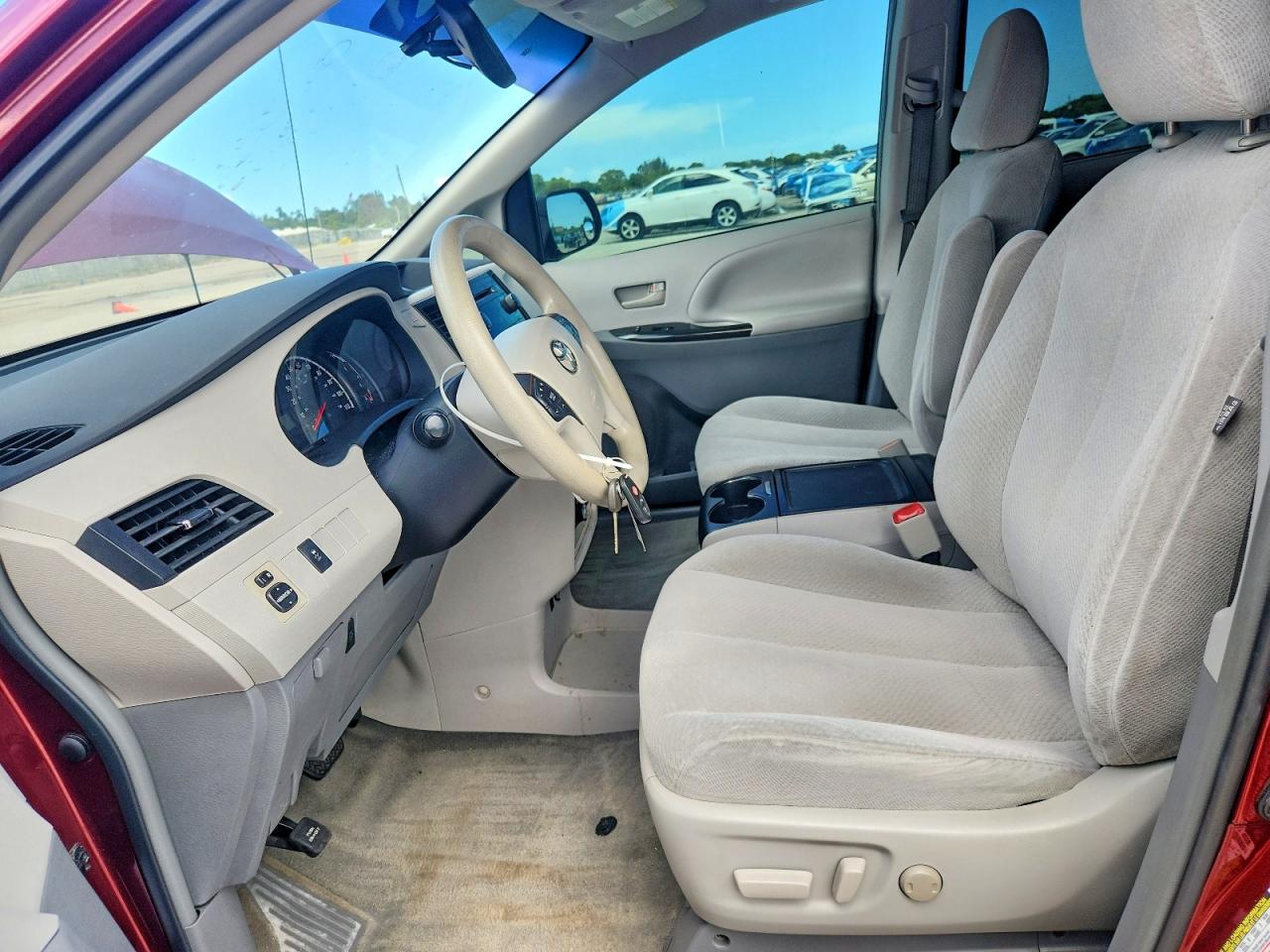 2014 Toyota Sienna Le Red vin: 5TDKK3DC5ES445847