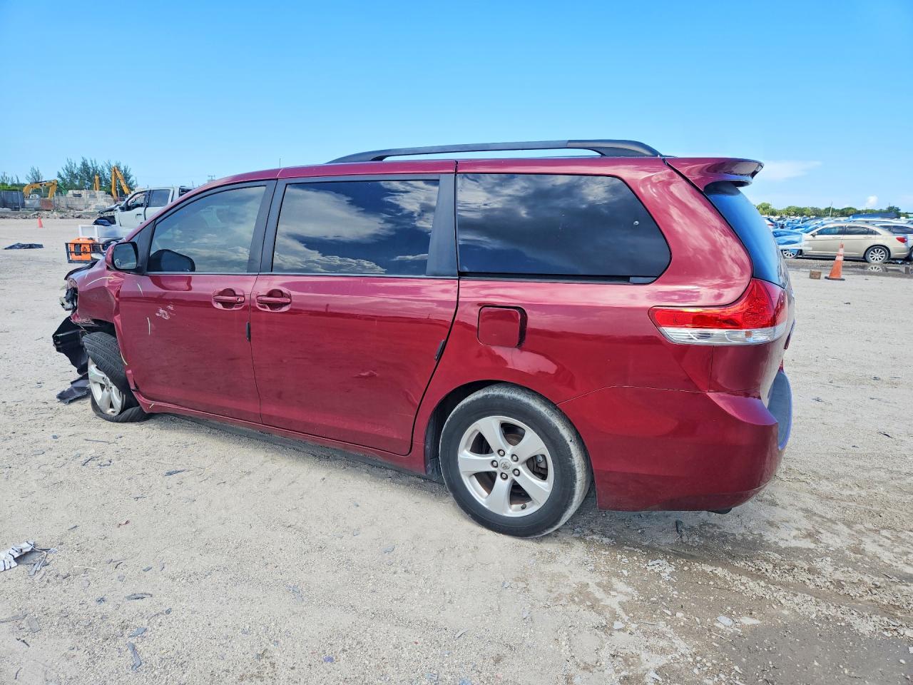2014 Toyota Sienna Le Red vin: 5TDKK3DC5ES445847