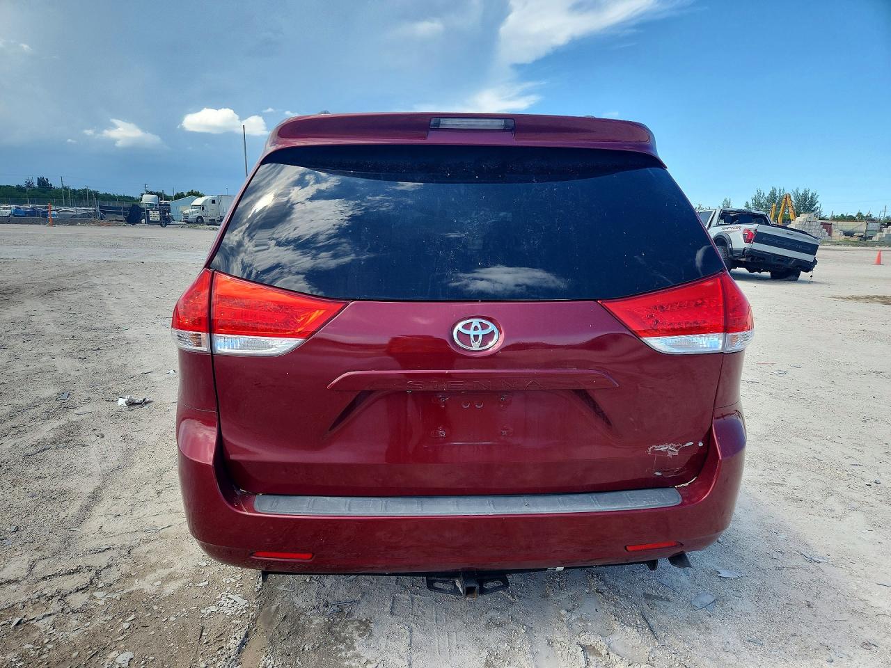 2014 Toyota Sienna Le Red vin: 5TDKK3DC5ES445847