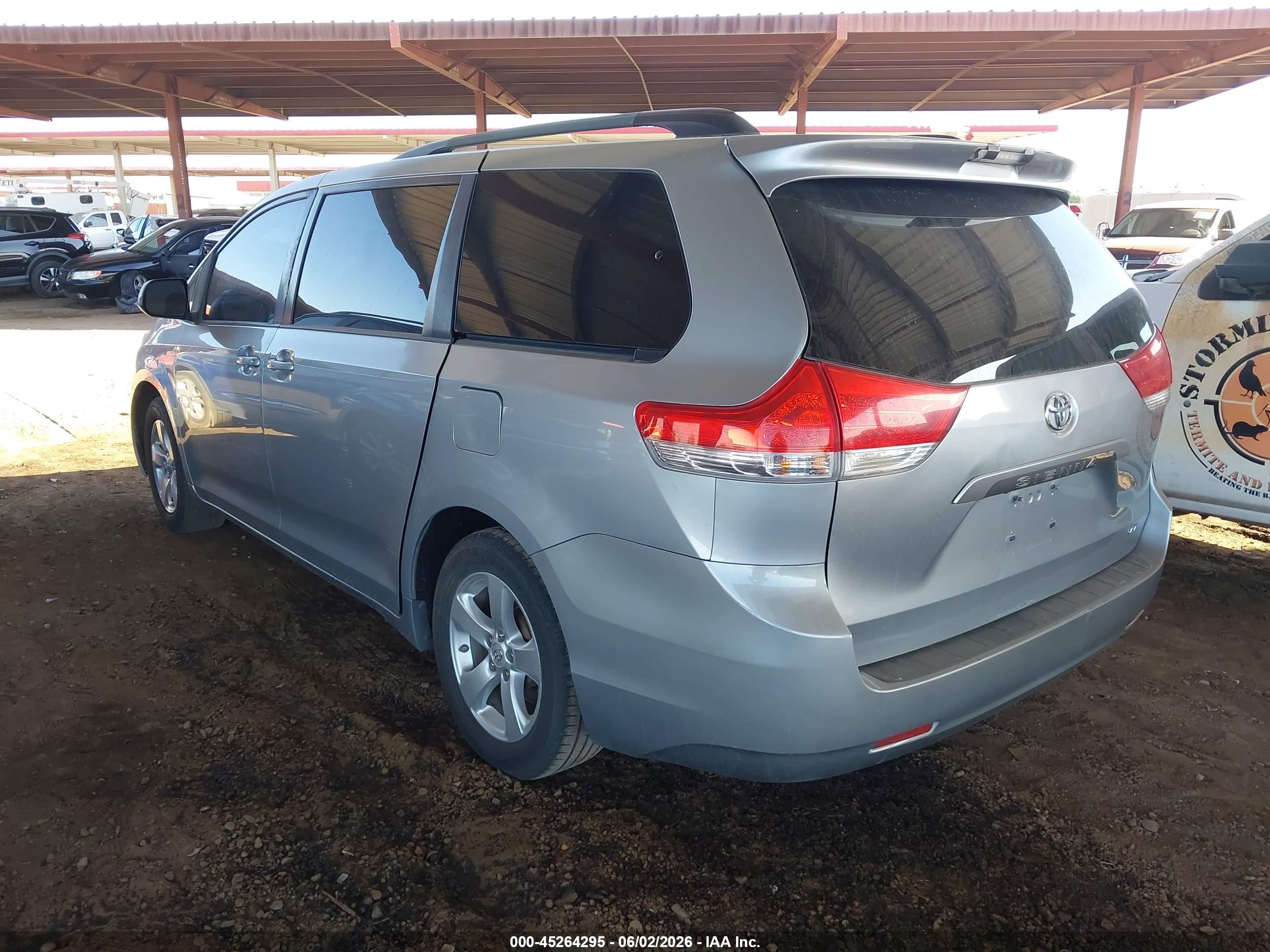2014 Toyota Sienna Le V6 8 Passenger Серебряный vin: 5TDKK3DC5ES447582