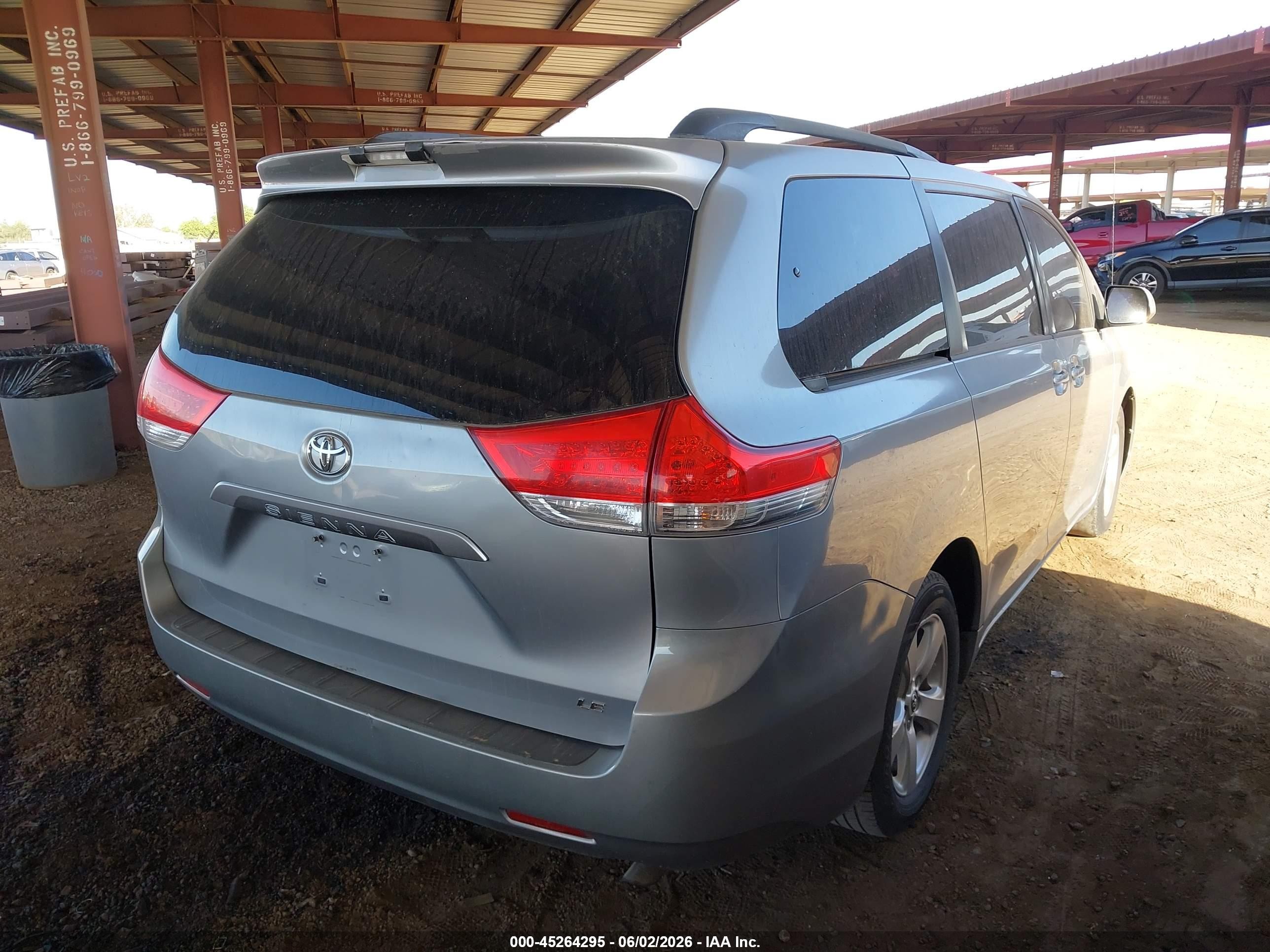 2014 Toyota Sienna Le V6 8 Passenger Серебряный vin: 5TDKK3DC5ES447582