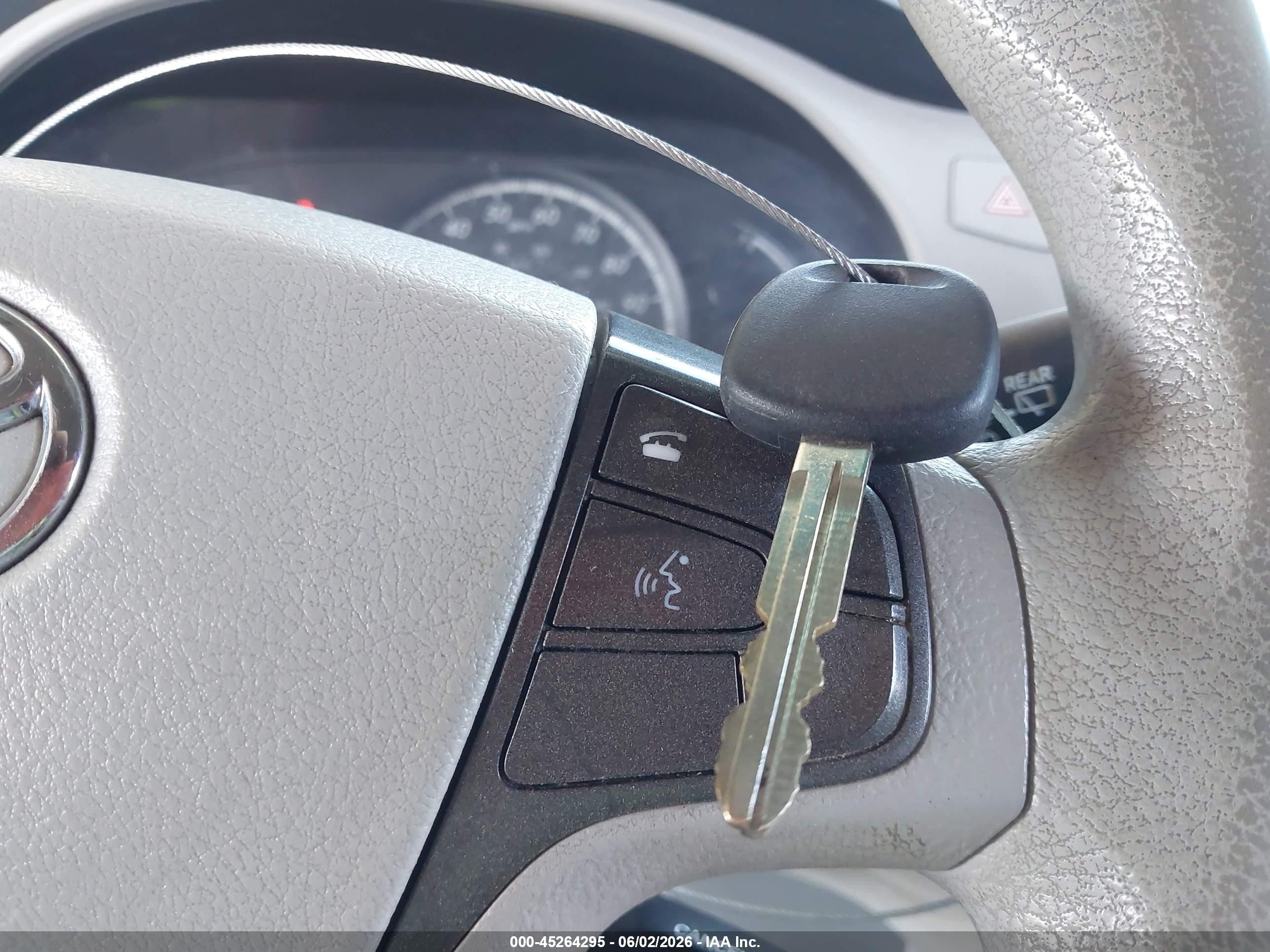 2014 Toyota Sienna Le V6 8 Passenger Серебряный vin: 5TDKK3DC5ES447582