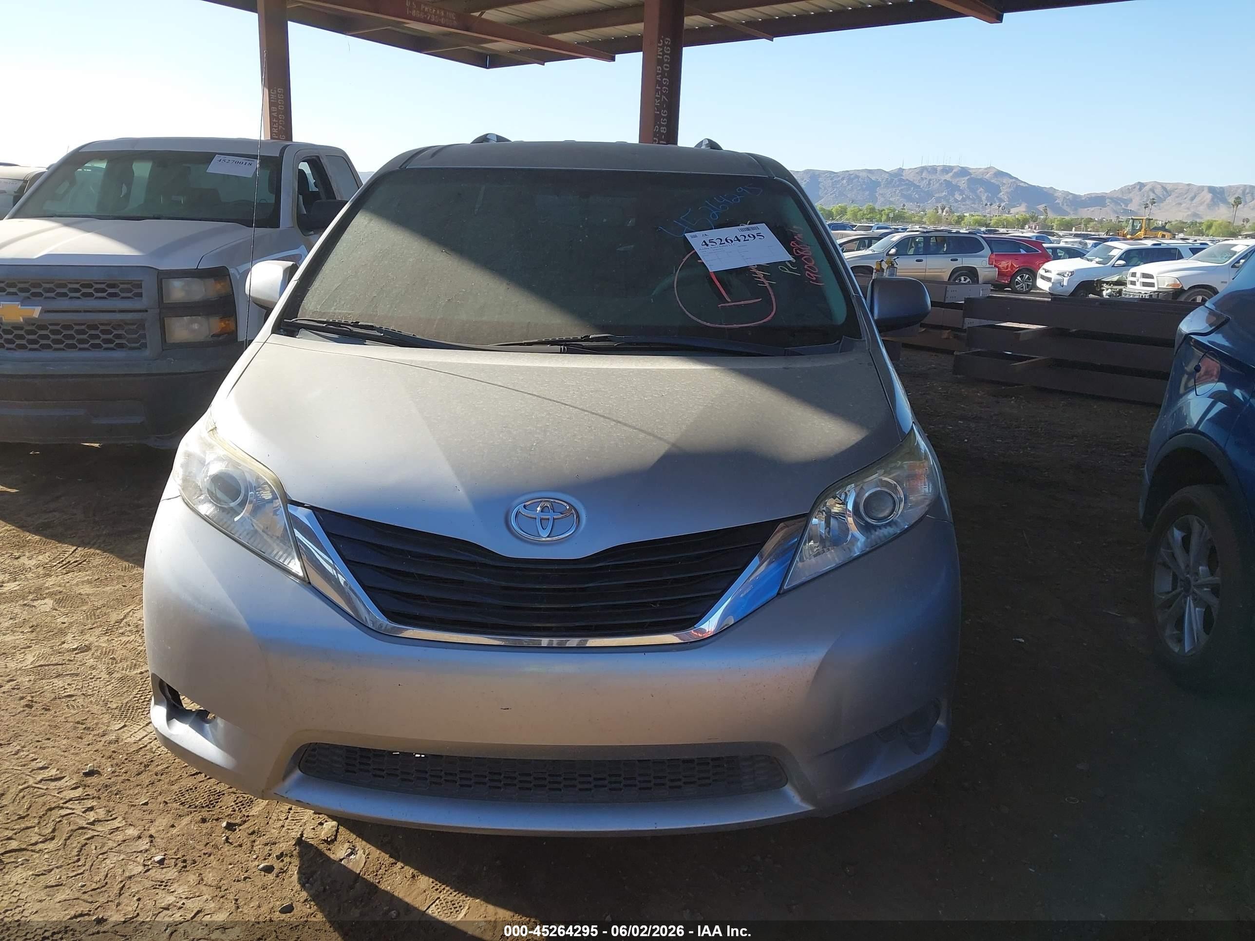 2014 Toyota Sienna Le V6 8 Passenger Серебряный vin: 5TDKK3DC5ES447582