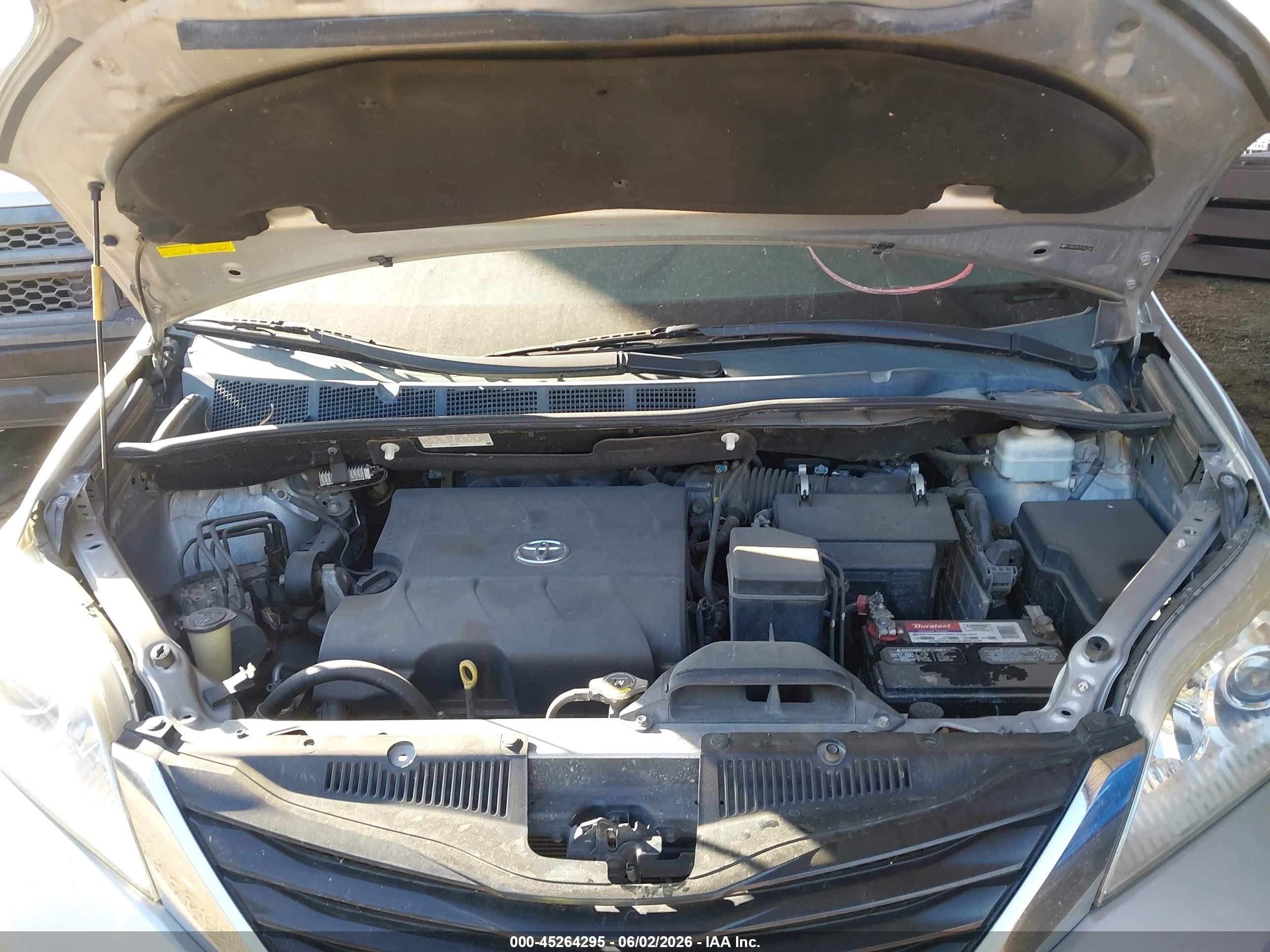 2014 Toyota Sienna Le V6 8 Passenger Серебряный vin: 5TDKK3DC5ES447582
