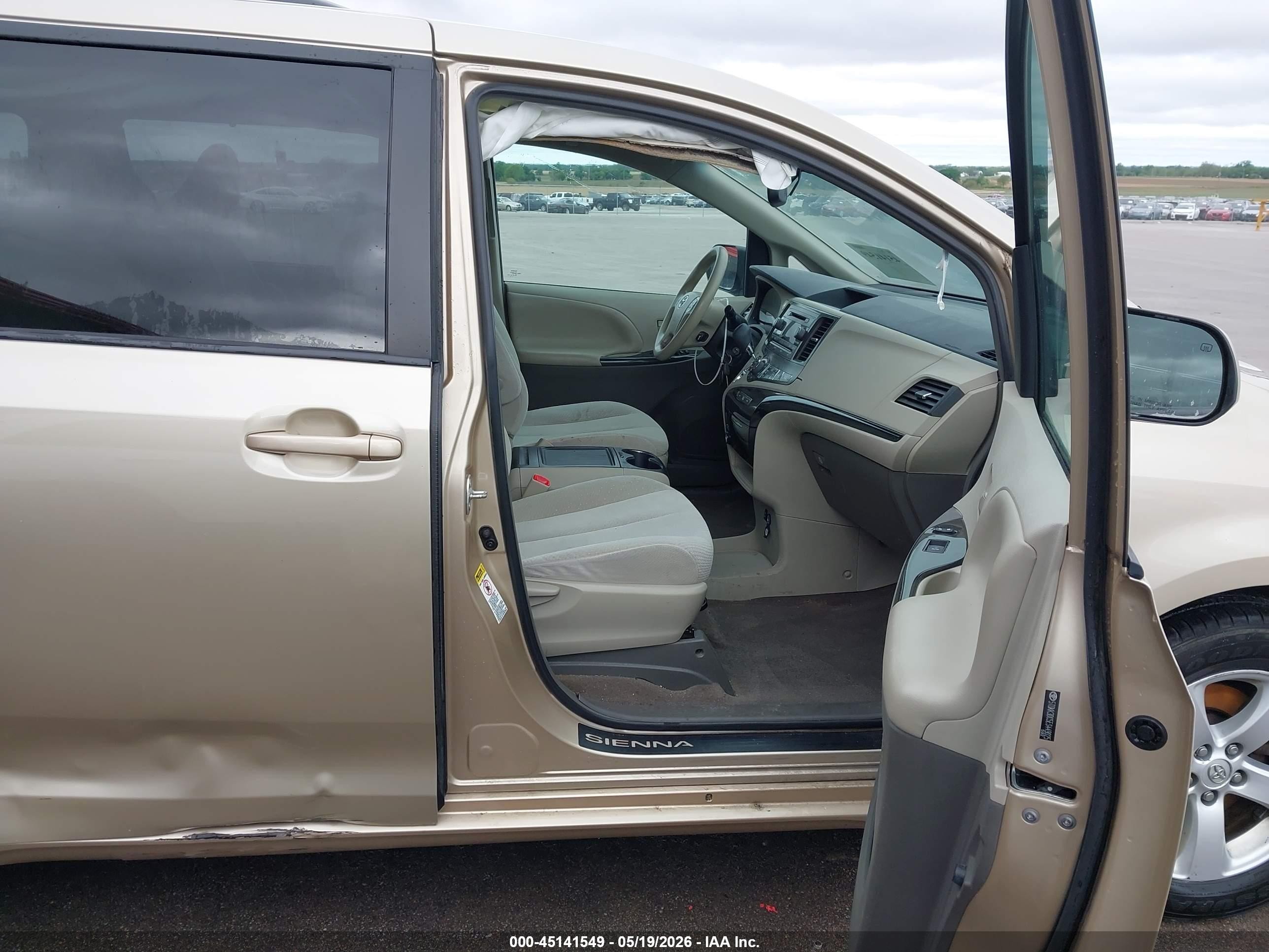2014 Toyota Sienna Le V6 8 Passenger Gold vin: 5TDKK3DC5ES449025