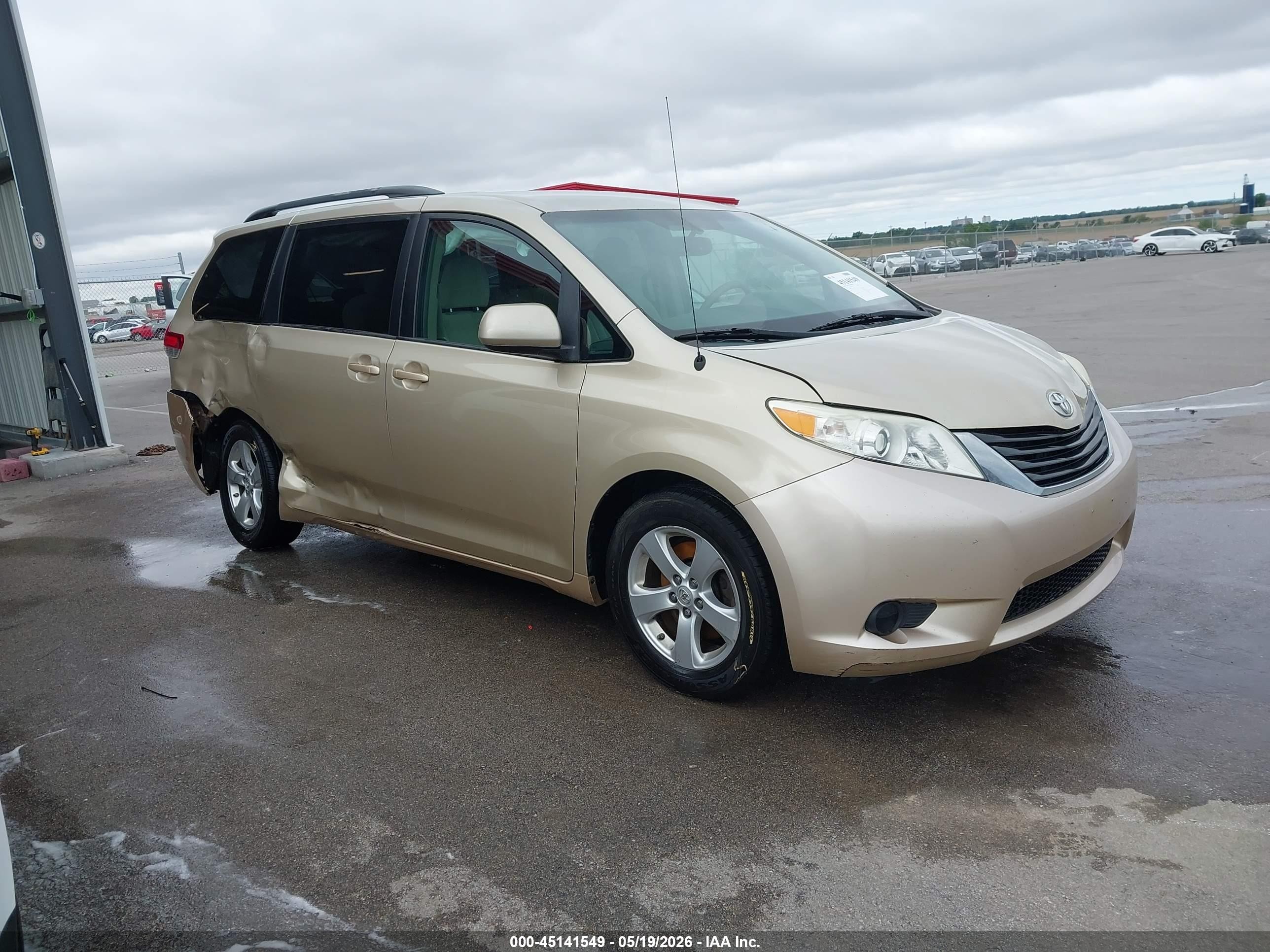 2014 Toyota Sienna Le V6 8 Passenger Gold vin: 5TDKK3DC5ES449025