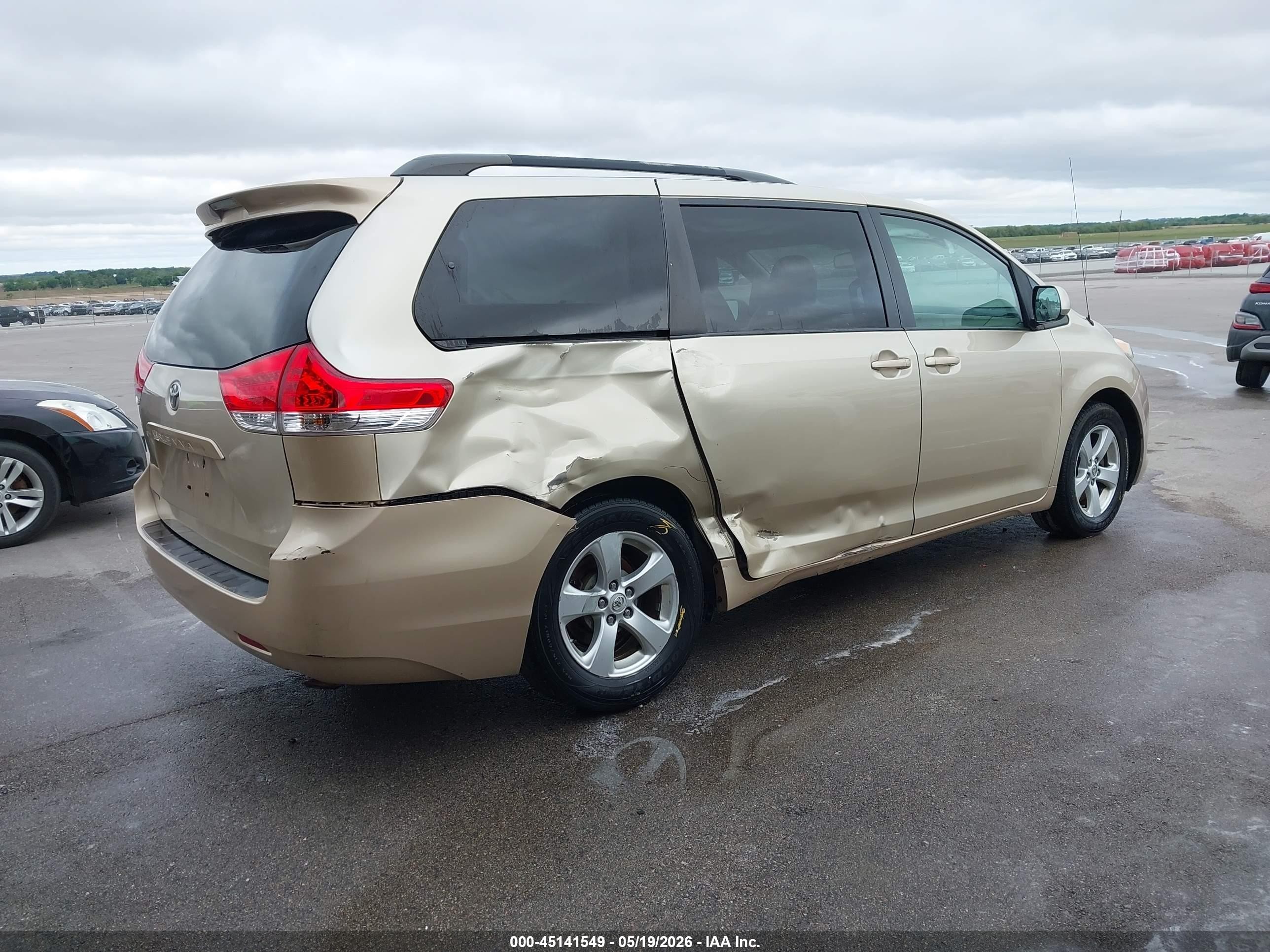 2014 Toyota Sienna Le V6 8 Passenger Gold vin: 5TDKK3DC5ES449025