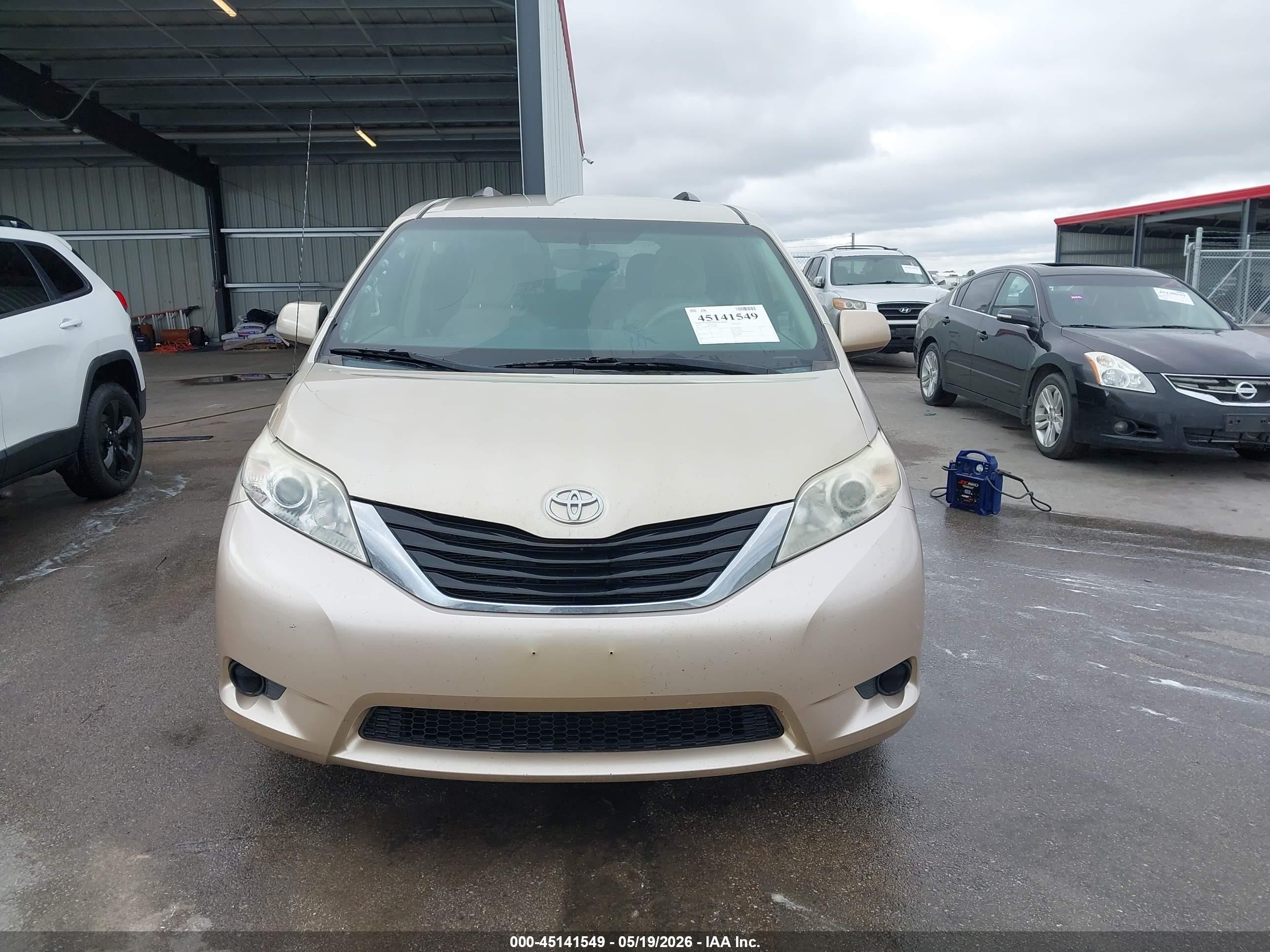 2014 Toyota Sienna Le V6 8 Passenger Gold vin: 5TDKK3DC5ES449025