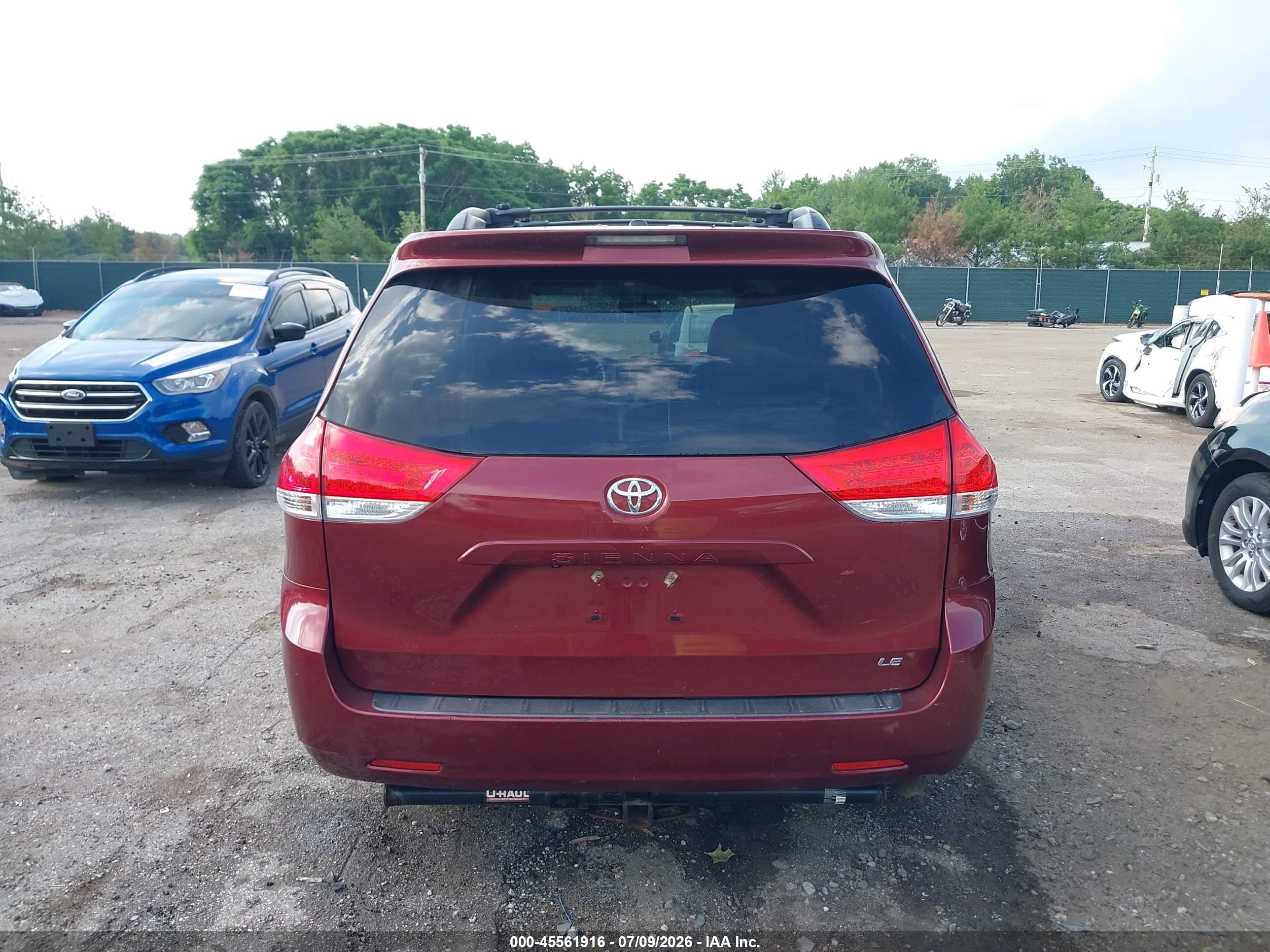 2014 Toyota Sienna Le V6 8 Passenger Red vin: 5TDKK3DC5ES454970