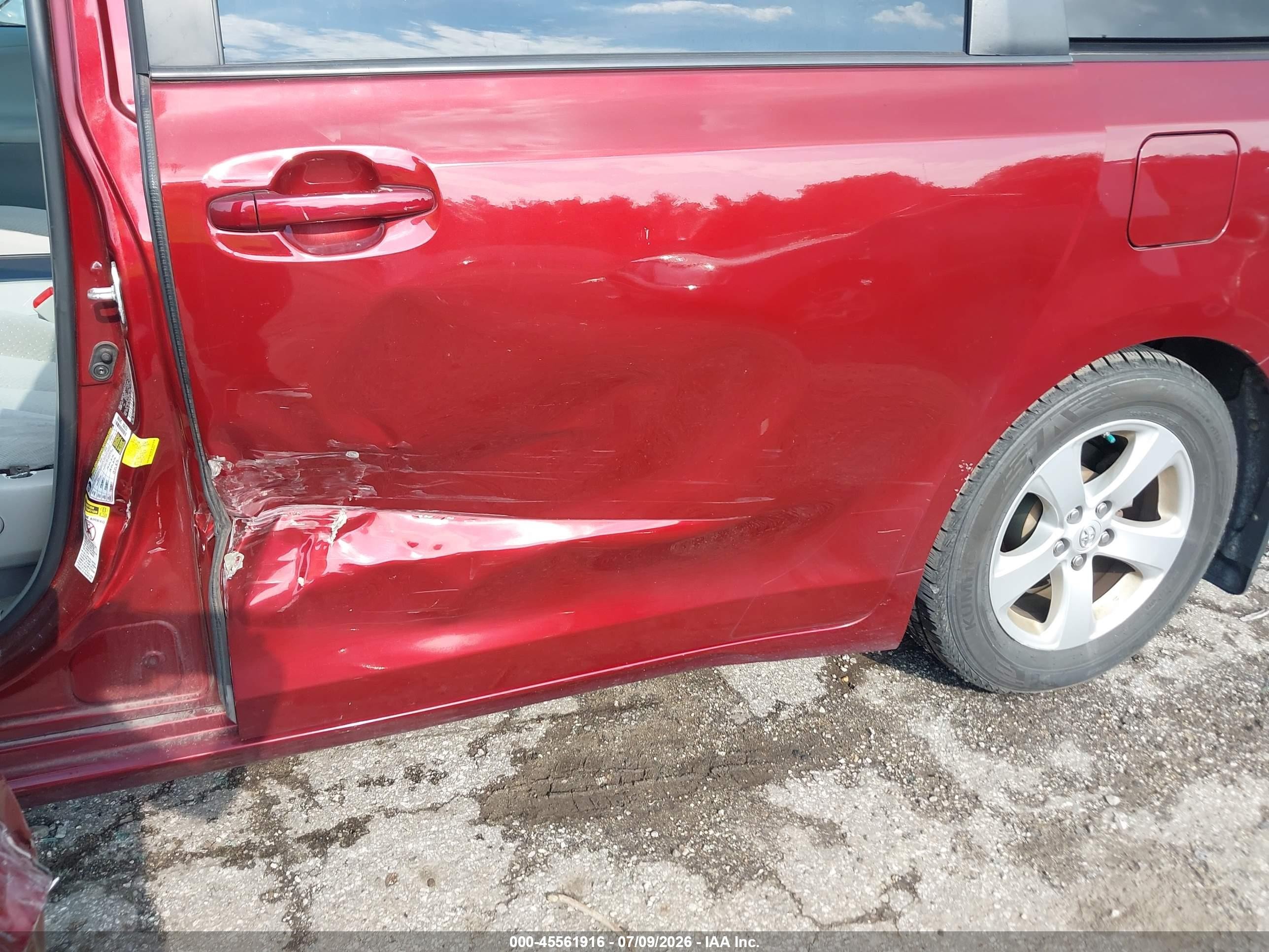 2014 Toyota Sienna Le V6 8 Passenger Red vin: 5TDKK3DC5ES454970