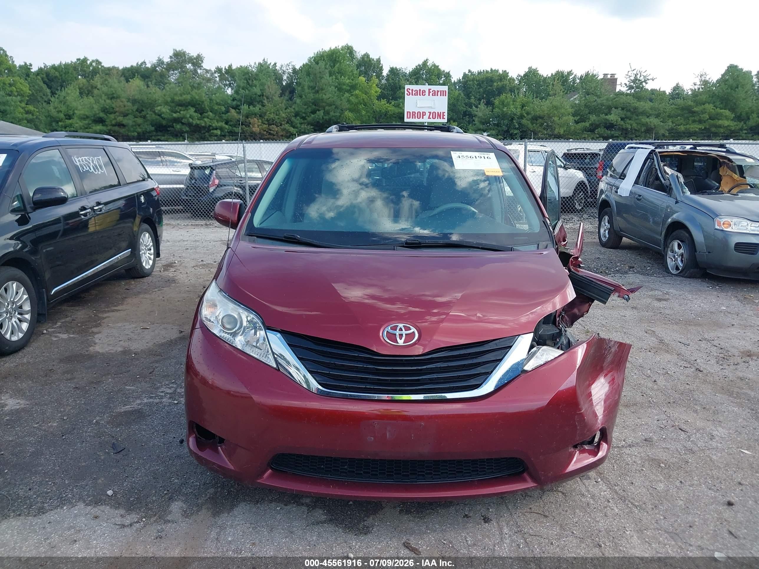 2014 Toyota Sienna Le V6 8 Passenger Red vin: 5TDKK3DC5ES454970