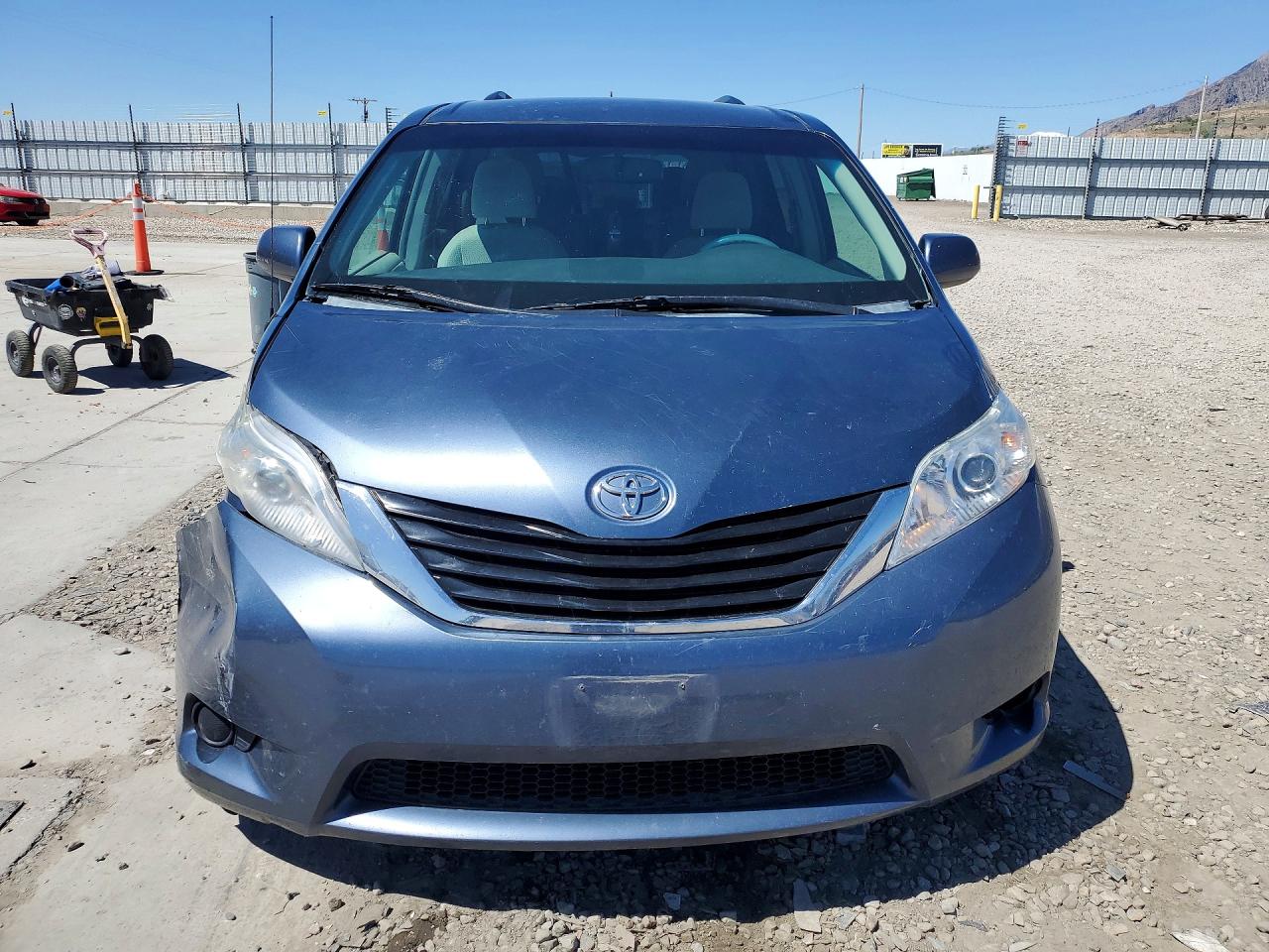 2014 Toyota Sienna Le Blue vin: 5TDKK3DC5ES456380