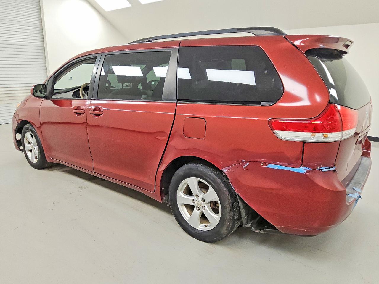 2014 Toyota Sienna Le Maroon vin: 5TDKK3DC5ES456430