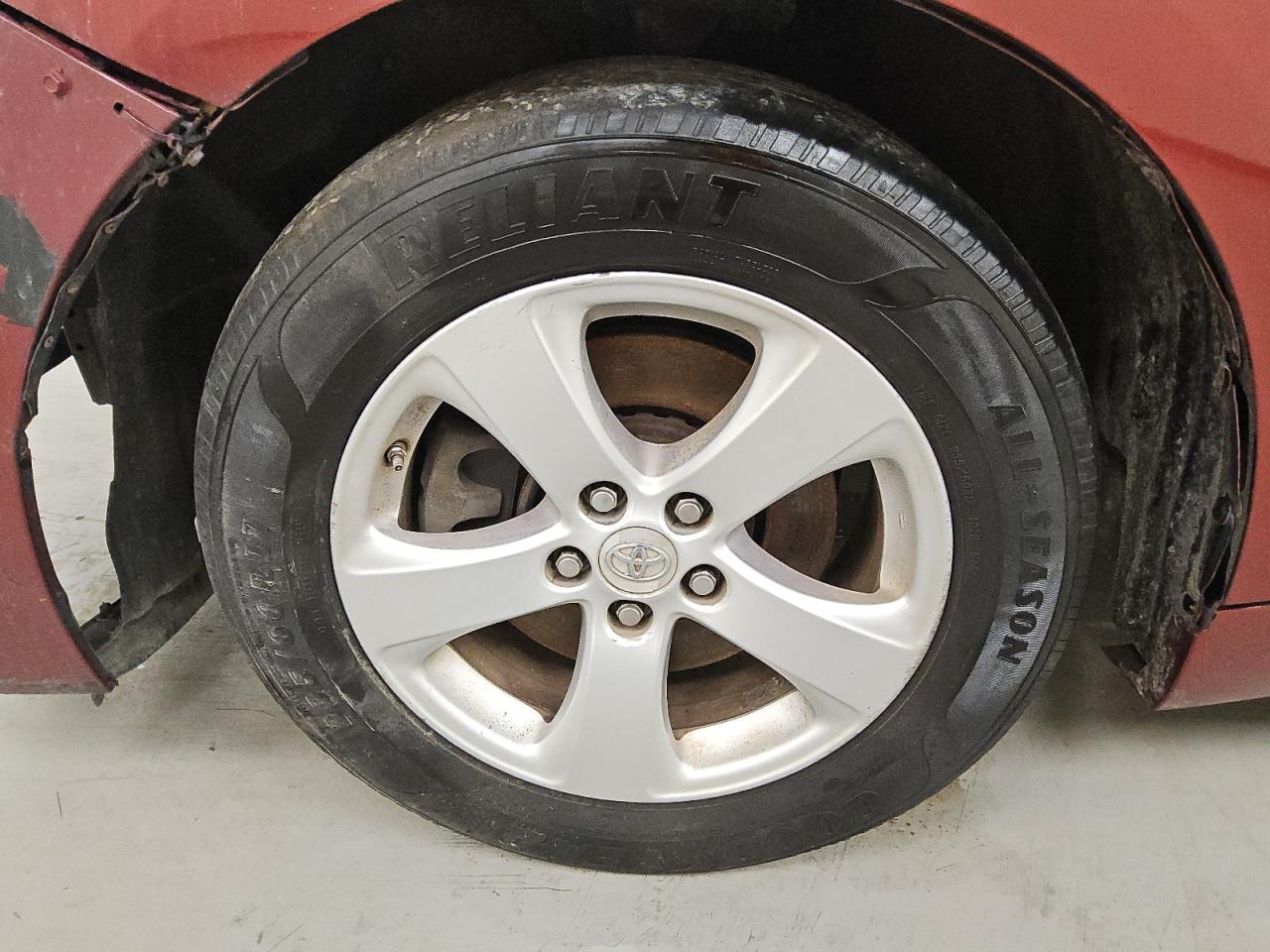 2014 Toyota Sienna Le Maroon vin: 5TDKK3DC5ES456430 Damage: Left Front Tire, Worn, Replacement Required