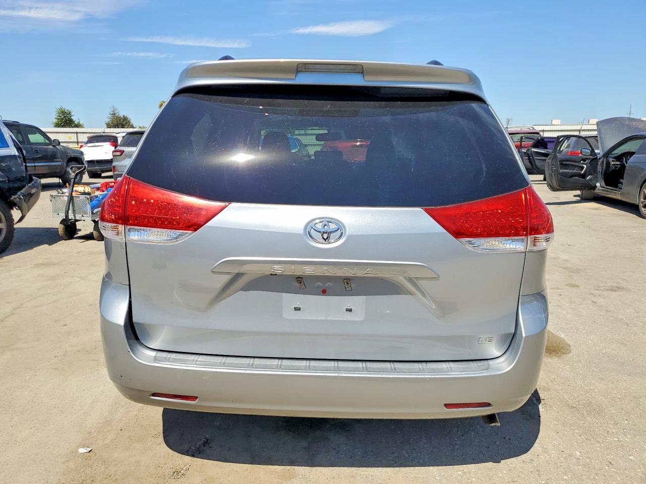 2014 Toyota Sienna Le Silver vin: 5TDKK3DC5ES464236