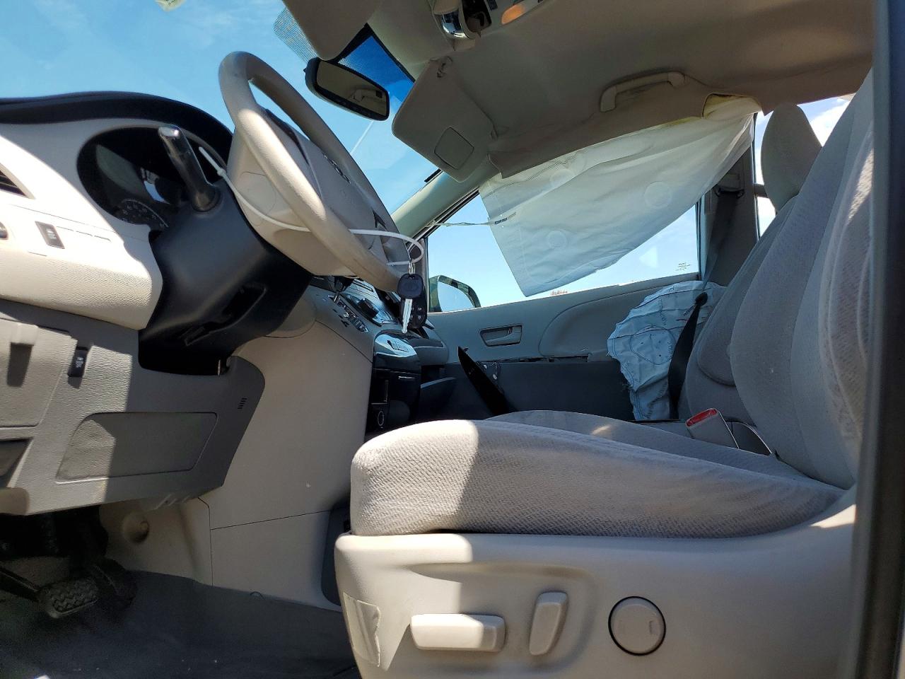 2014 Toyota Sienna Le Silver vin: 5TDKK3DC5ES464236