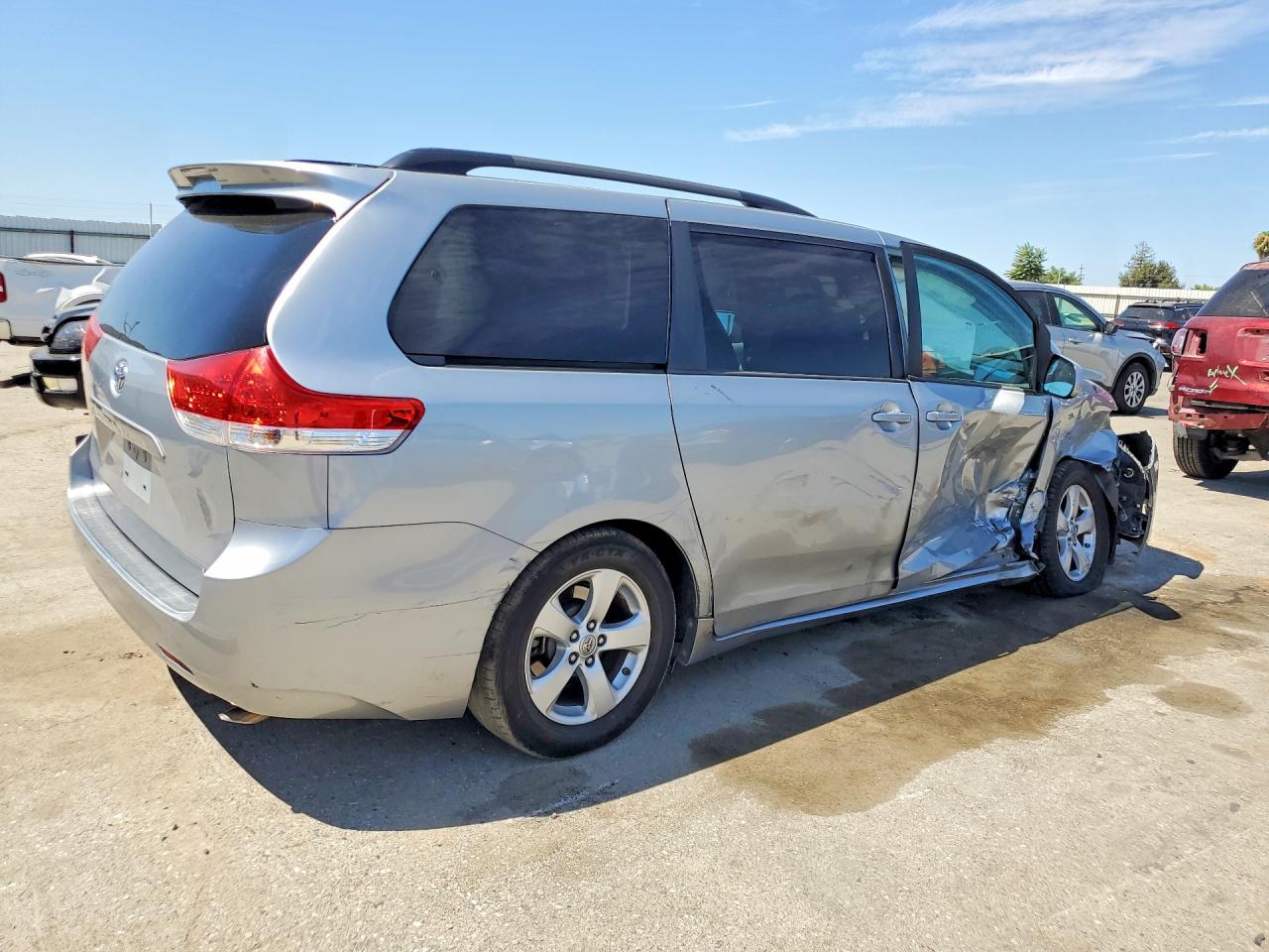 2014 Toyota Sienna Le Silver vin: 5TDKK3DC5ES464236