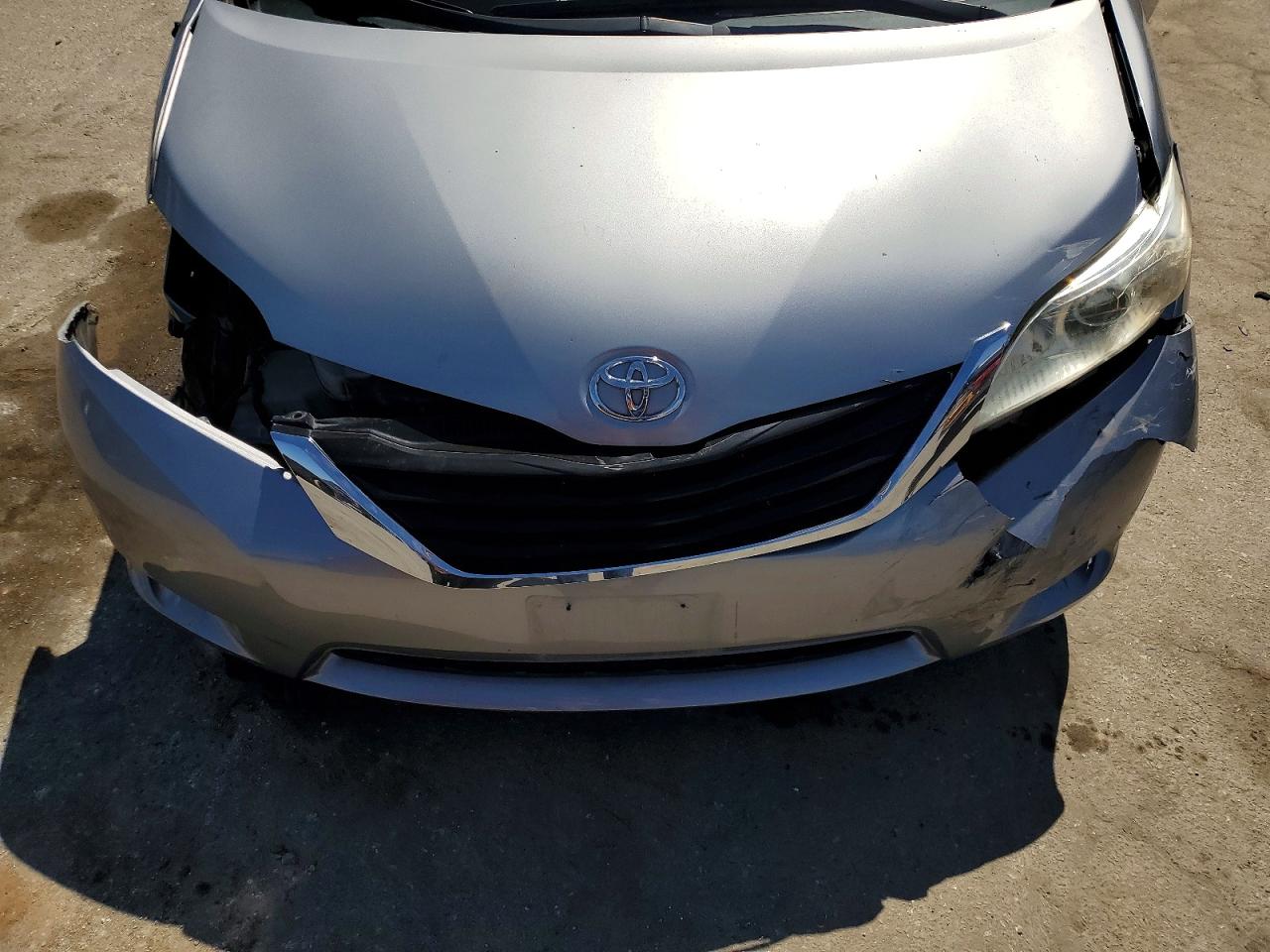 2014 Toyota Sienna Le Silver vin: 5TDKK3DC5ES464236