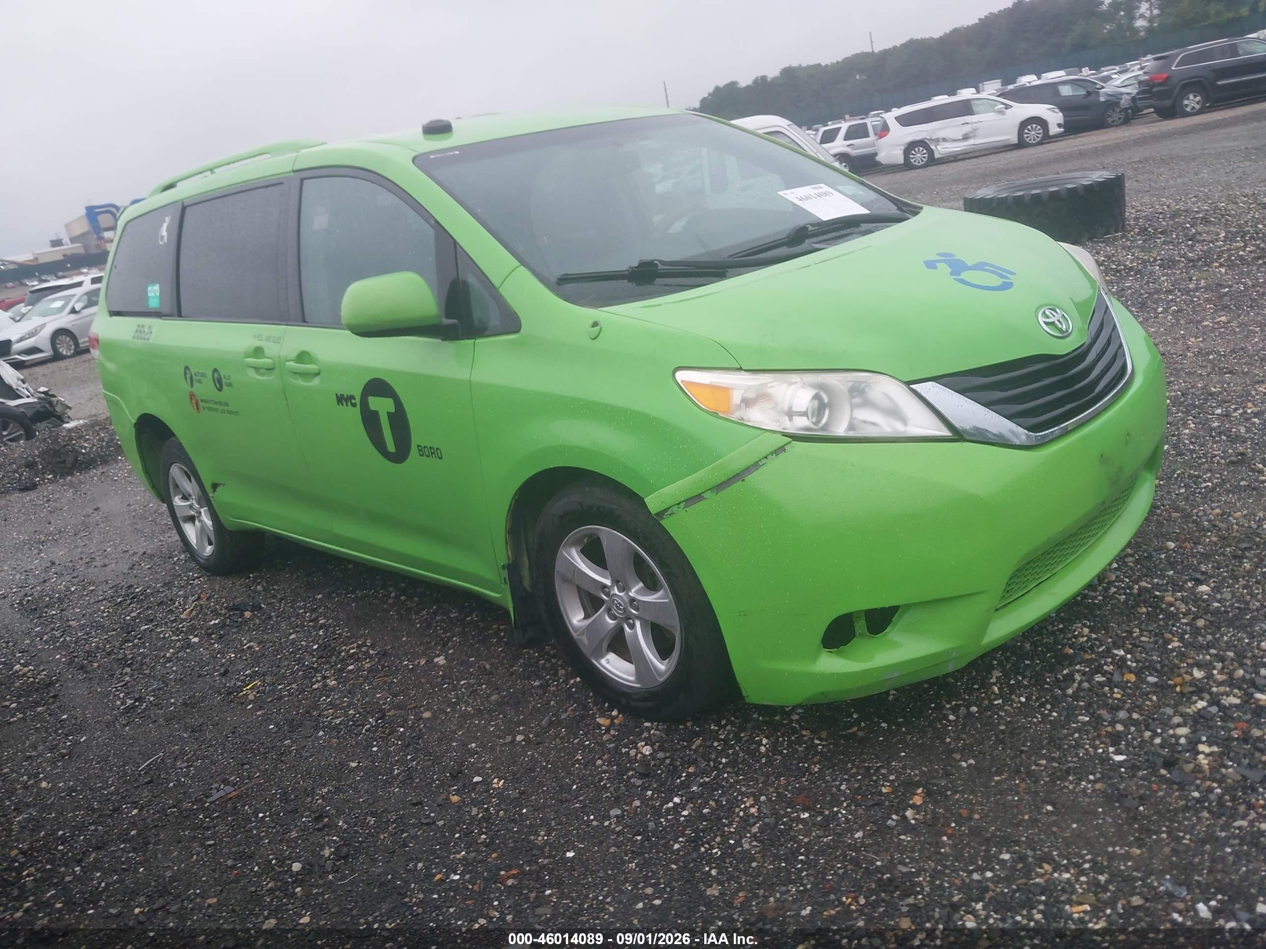 2014 Toyota Sienna Le V6 8 Passenger Green vin: 5TDKK3DC5ES465063