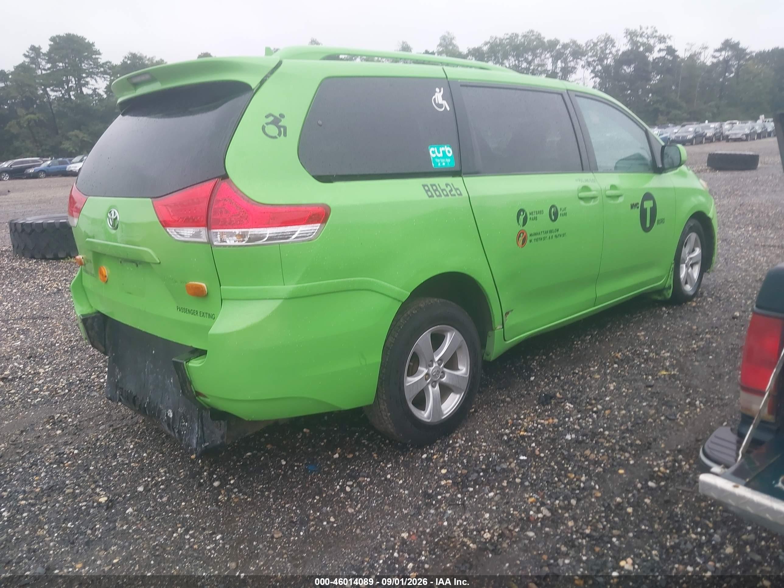 2014 Toyota Sienna Le V6 8 Passenger Green vin: 5TDKK3DC5ES465063