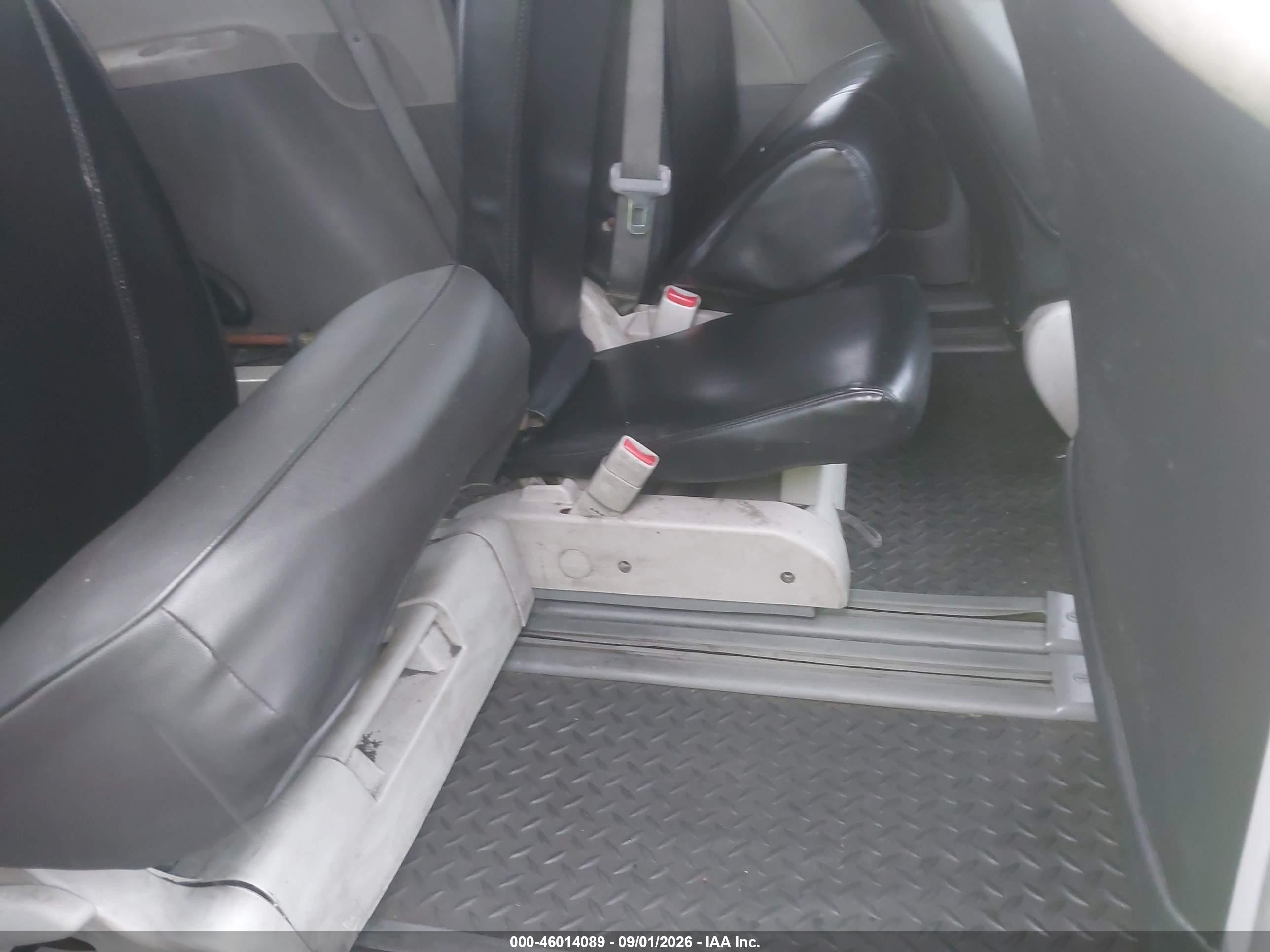 2014 Toyota Sienna Le V6 8 Passenger Green vin: 5TDKK3DC5ES465063