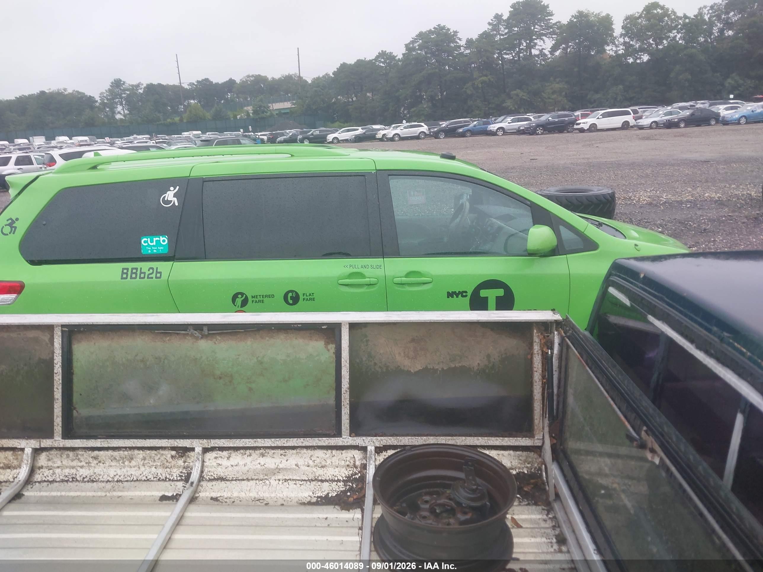 2014 Toyota Sienna Le V6 8 Passenger Green vin: 5TDKK3DC5ES465063