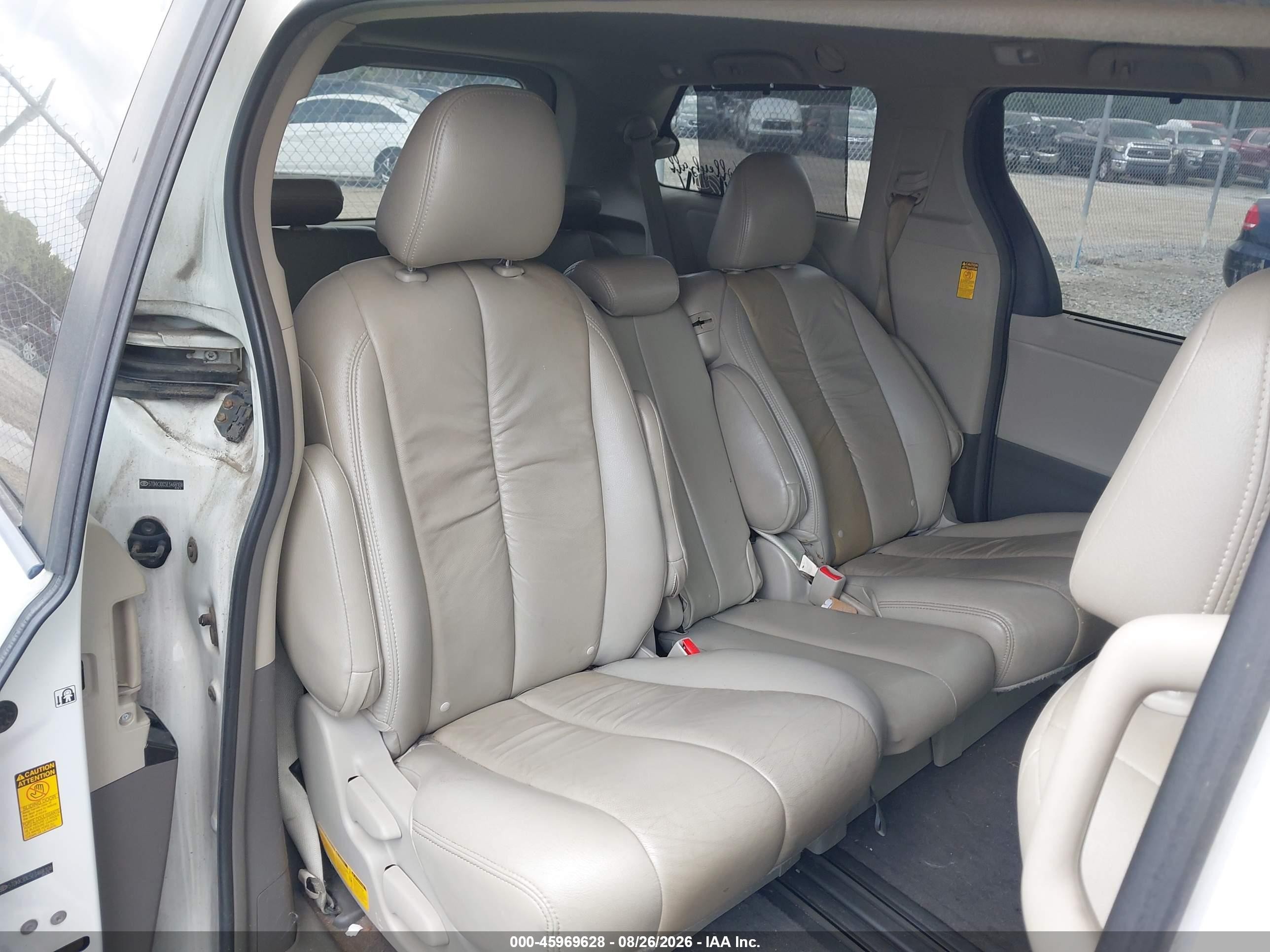 2014 Toyota Sienna Le V6 8 Passenger White vin: 5TDKK3DC5ES468108