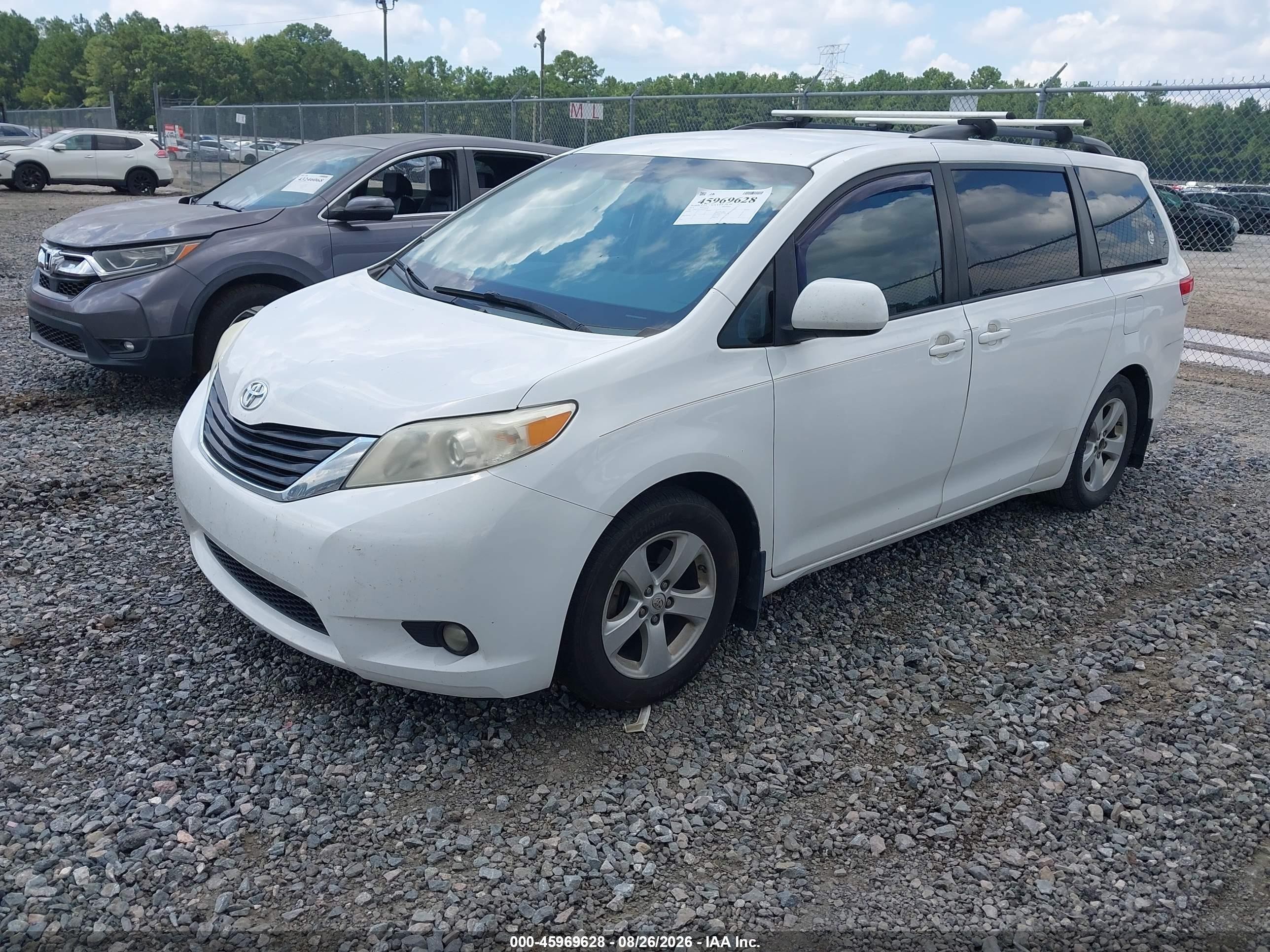 2014 Toyota Sienna Le V6 8 Passenger White vin: 5TDKK3DC5ES468108