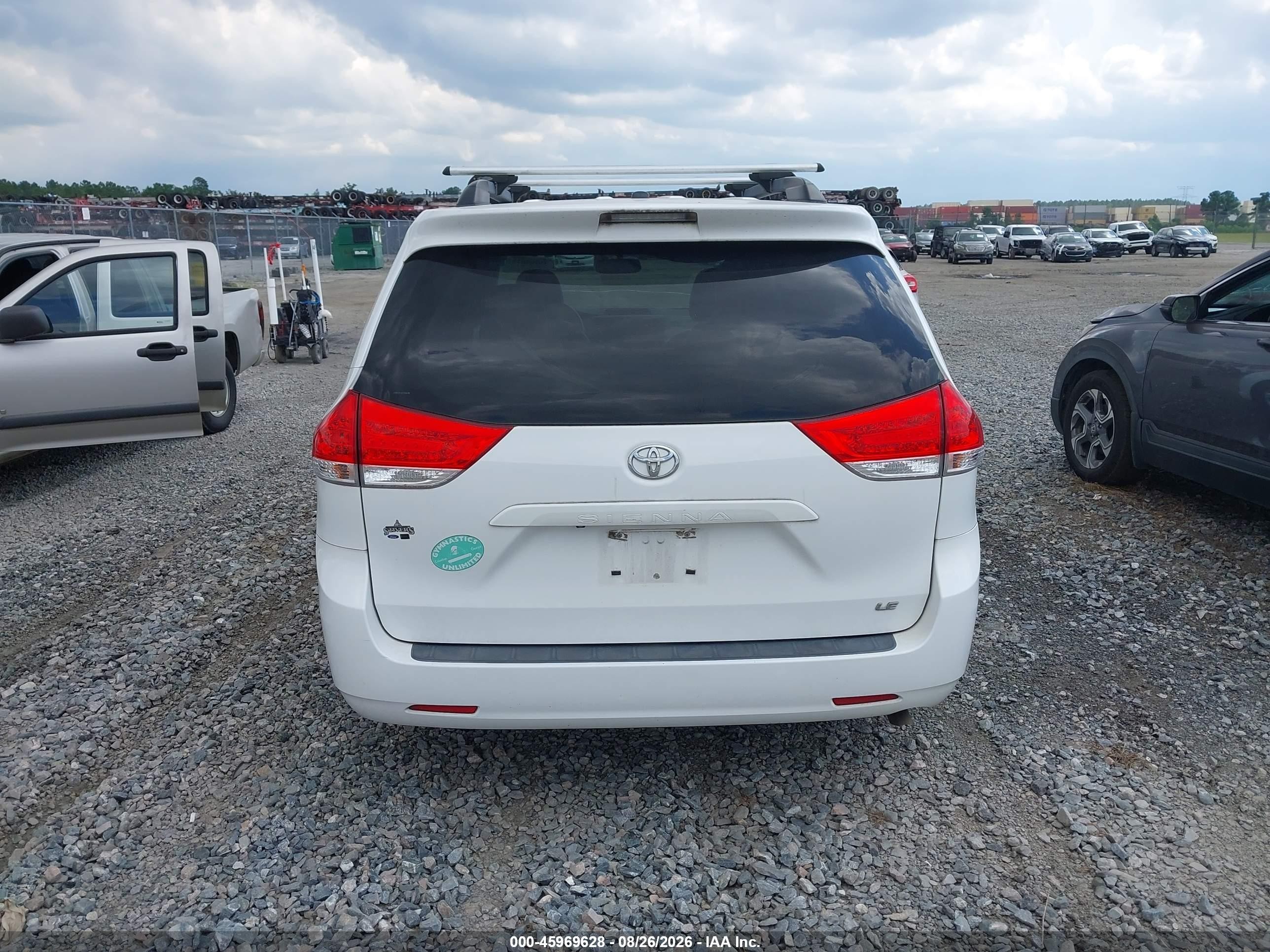 2014 Toyota Sienna Le V6 8 Passenger White vin: 5TDKK3DC5ES468108