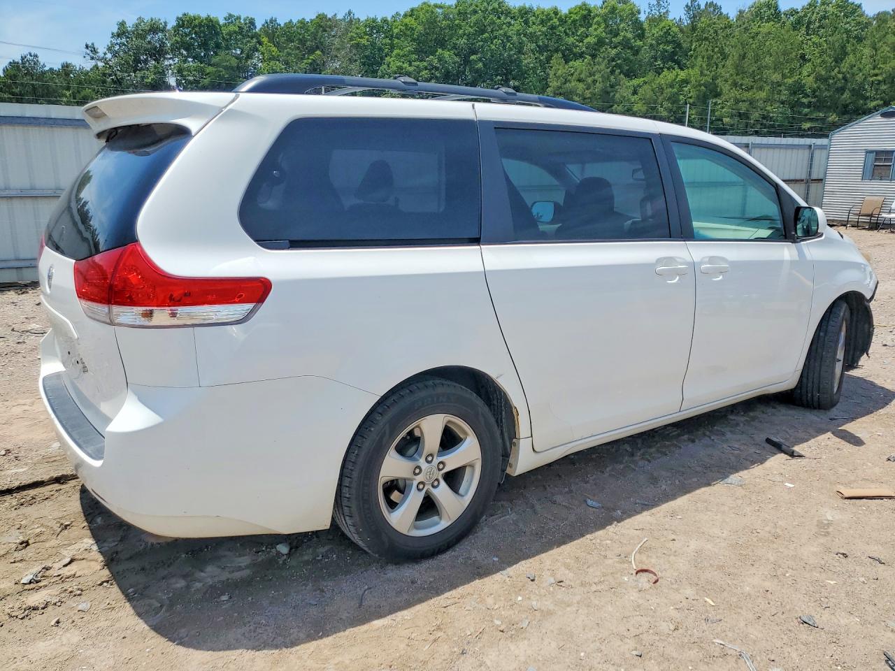 2014 Toyota Sienna Le White vin: 5TDKK3DC5ES478220