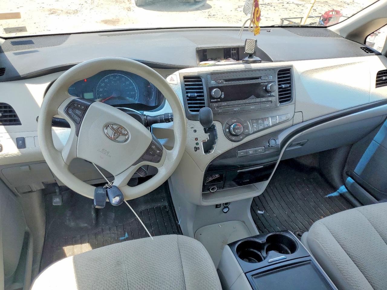 2014 Toyota Sienna Le White vin: 5TDKK3DC5ES478220