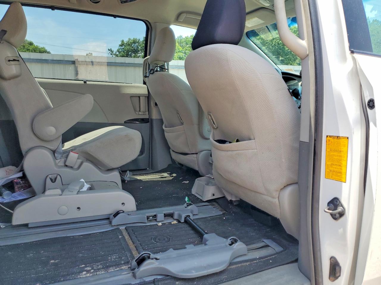 2014 Toyota Sienna Le White vin: 5TDKK3DC5ES478220