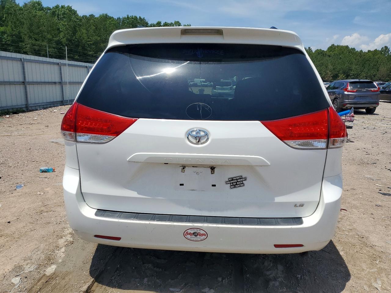 2014 Toyota Sienna Le White vin: 5TDKK3DC5ES478220