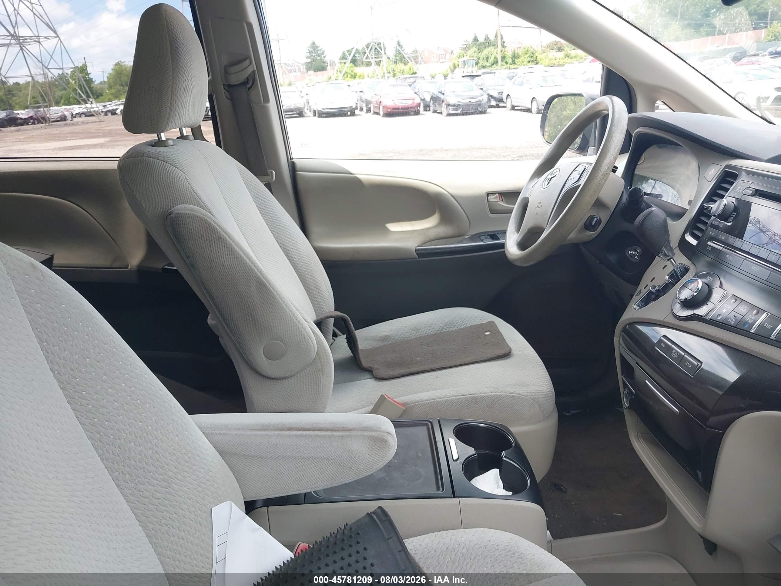 2014 Toyota Sienna Le V6 8 Passenger Blue vin: 5TDKK3DC5ES478945