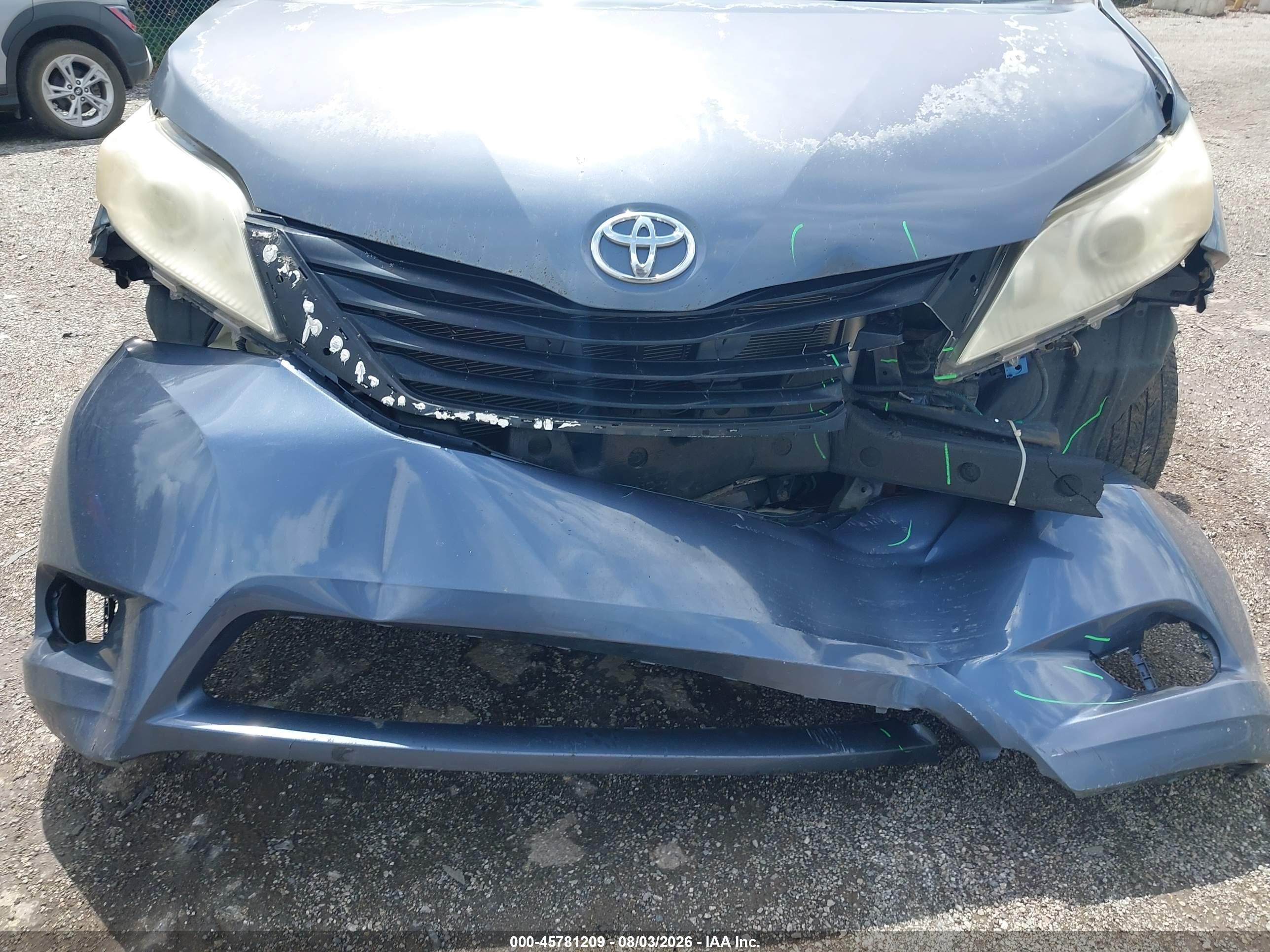 2014 Toyota Sienna Le V6 8 Passenger Blue vin: 5TDKK3DC5ES478945