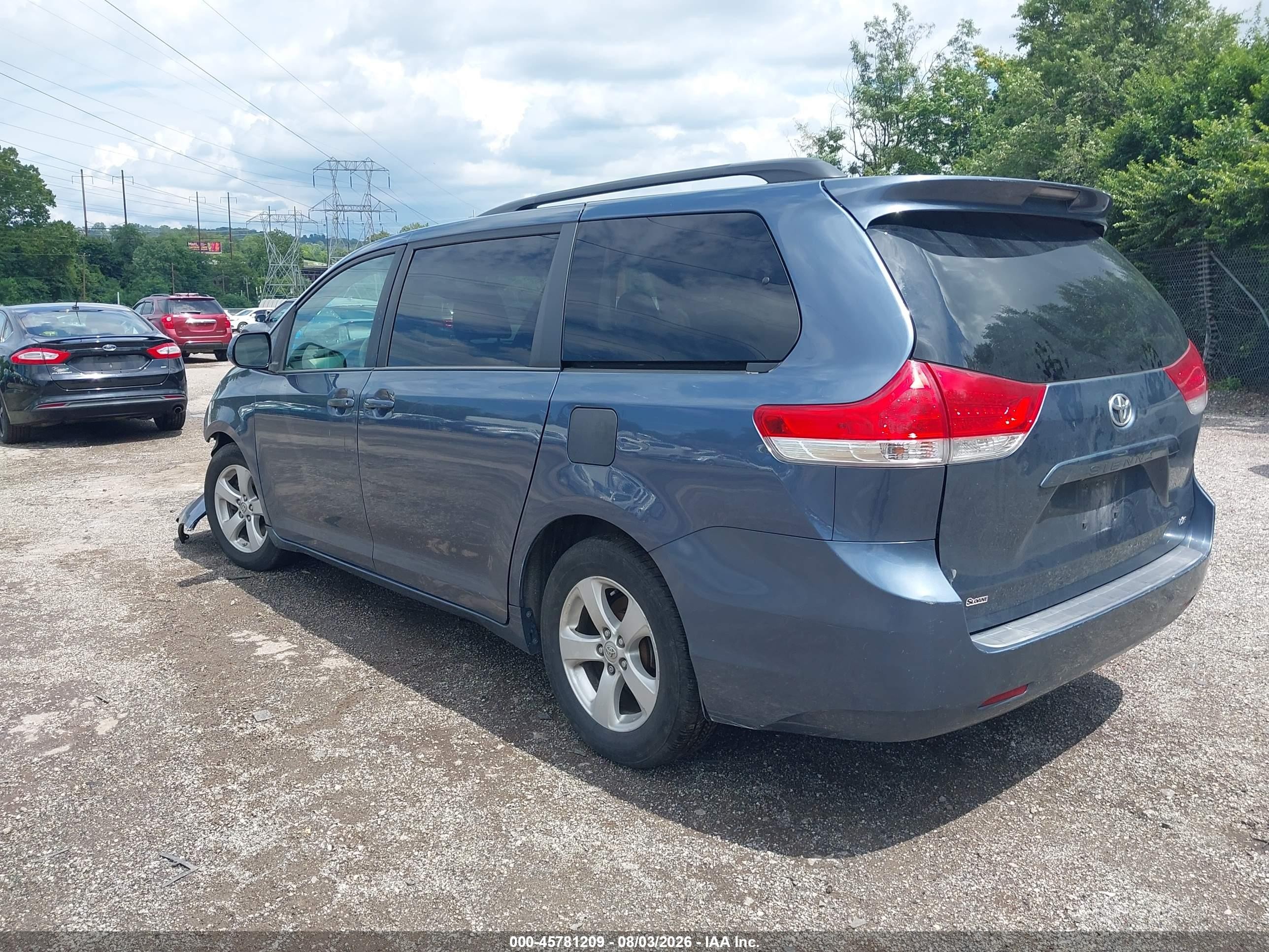 2014 Toyota Sienna Le V6 8 Passenger Blue vin: 5TDKK3DC5ES478945