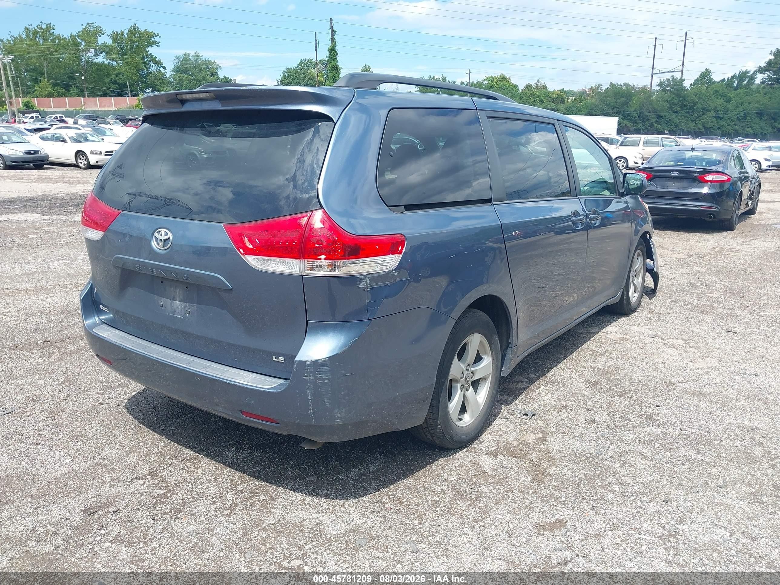 2014 Toyota Sienna Le V6 8 Passenger Blue vin: 5TDKK3DC5ES478945