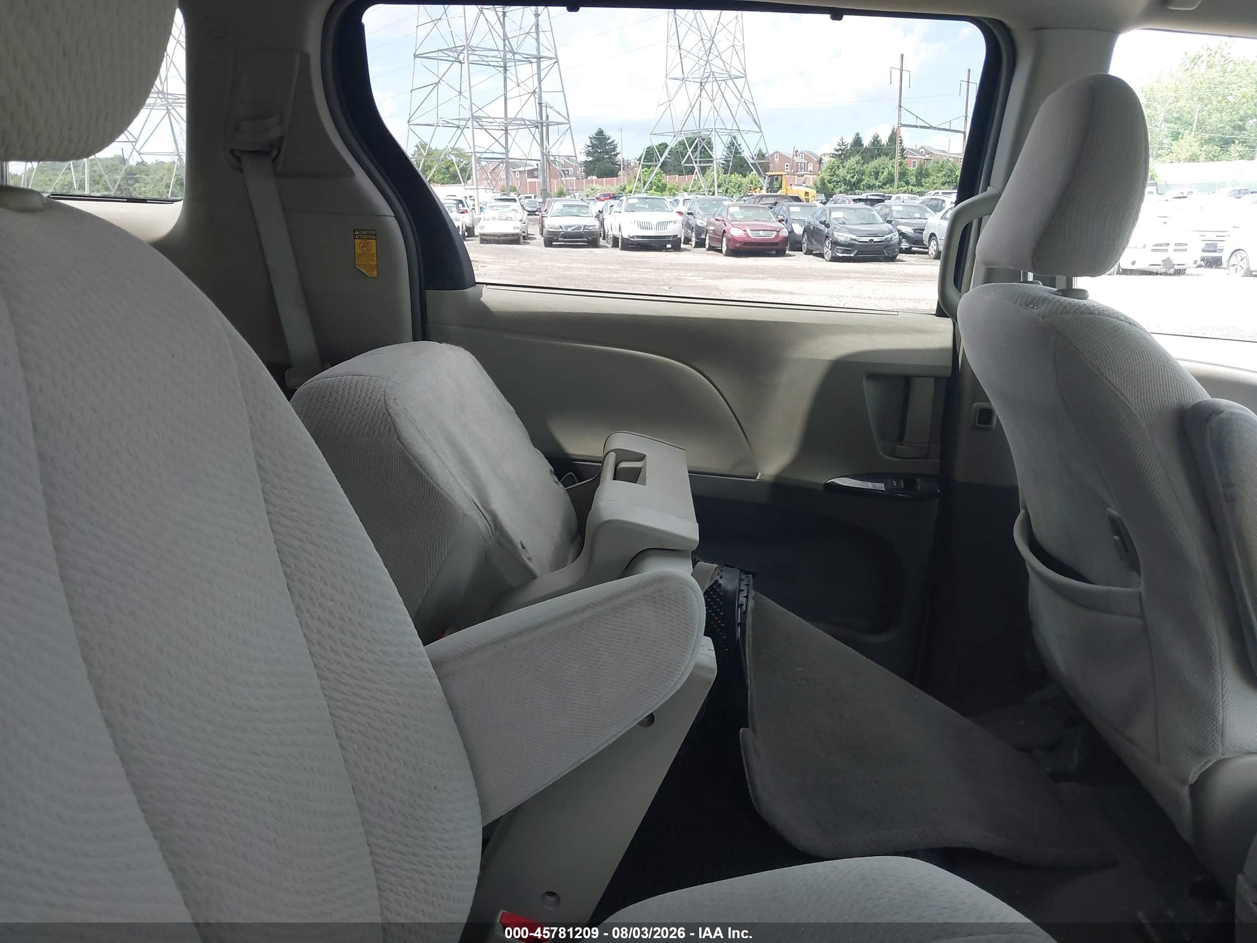 2014 Toyota Sienna Le V6 8 Passenger Blue vin: 5TDKK3DC5ES478945