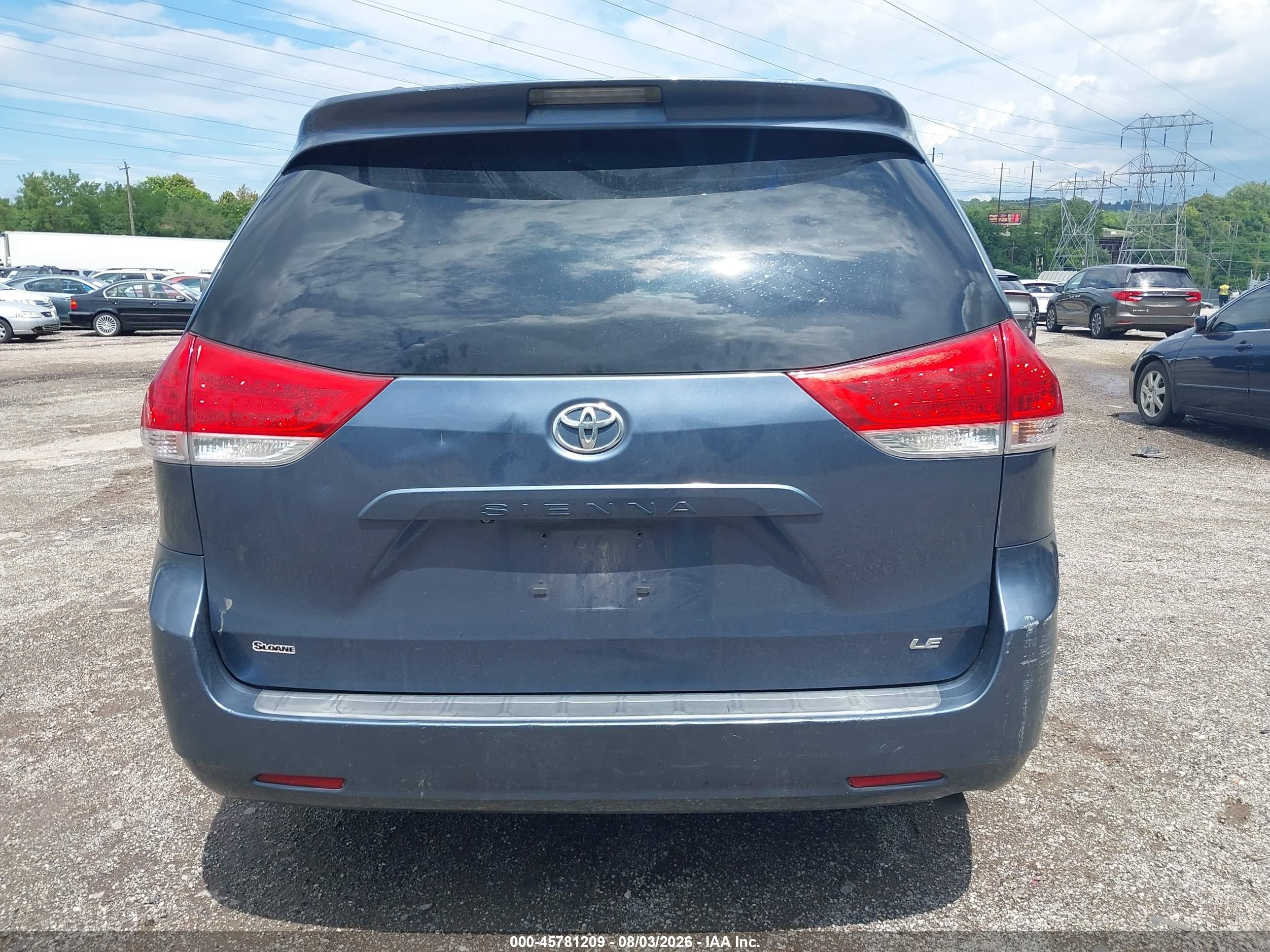2014 Toyota Sienna Le V6 8 Passenger Blue vin: 5TDKK3DC5ES478945