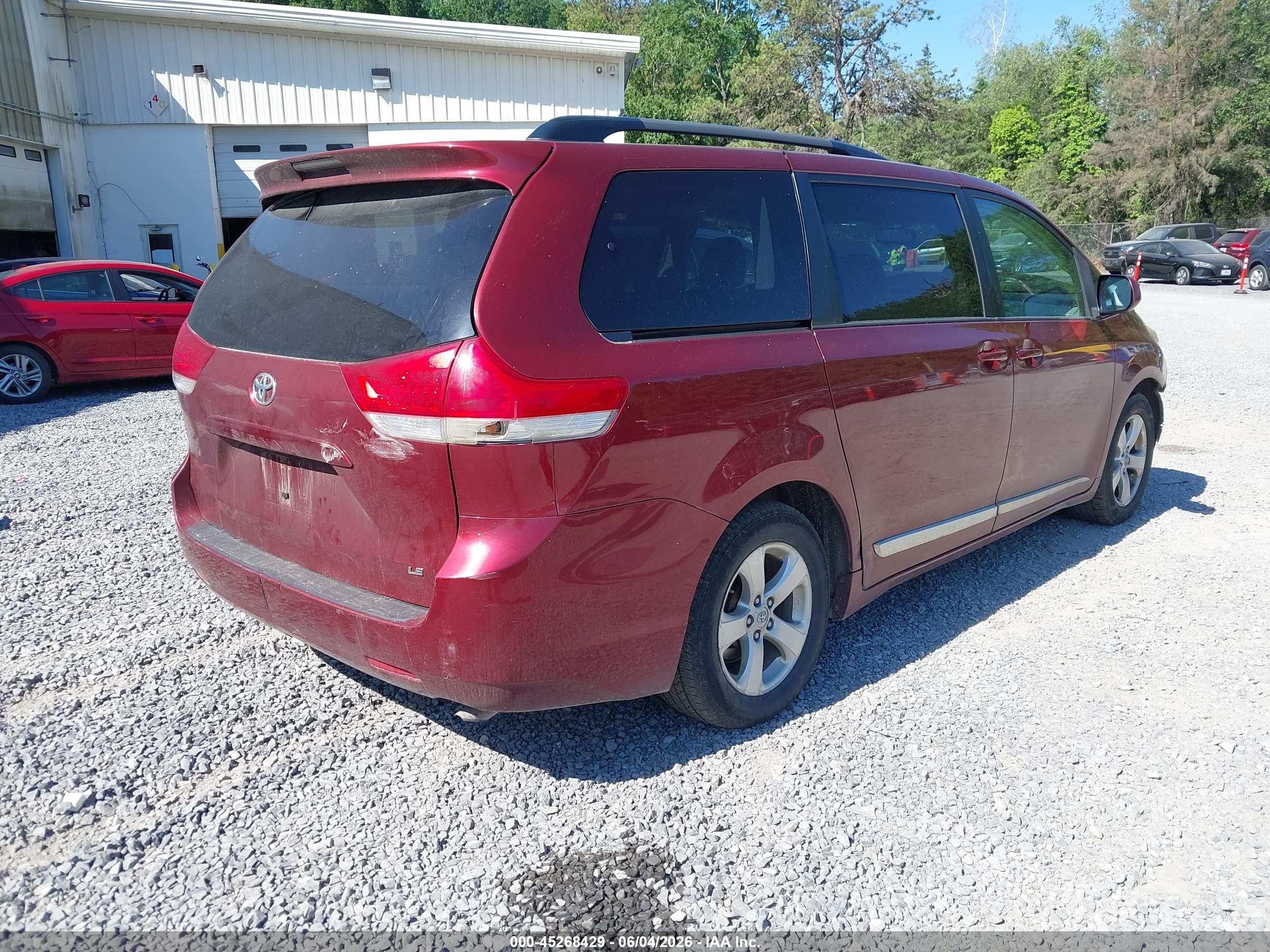 2014 Toyota Sienna Le V6 8 Passenger Burgundy vin: 5TDKK3DC5ES480744