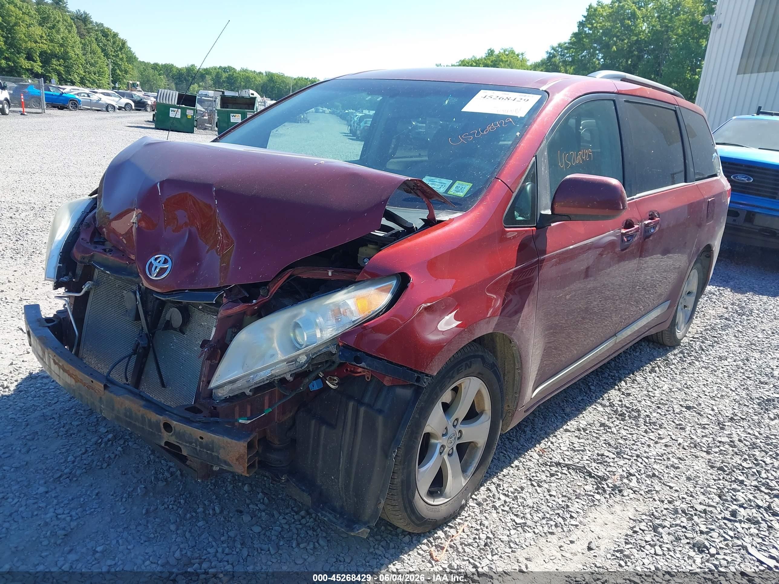 2014 Toyota Sienna Le V6 8 Passenger Burgundy vin: 5TDKK3DC5ES480744