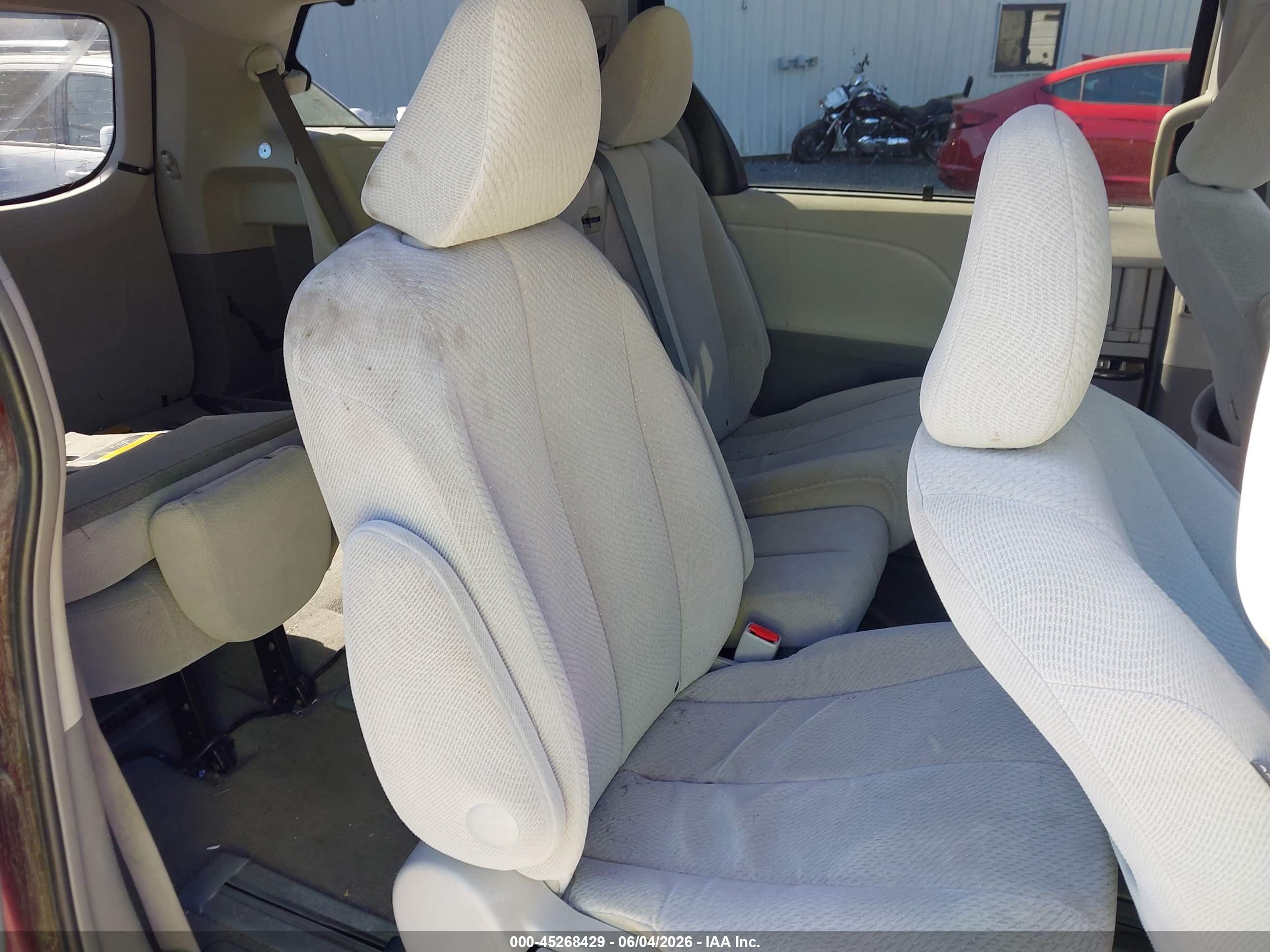 2014 Toyota Sienna Le V6 8 Passenger Burgundy vin: 5TDKK3DC5ES480744