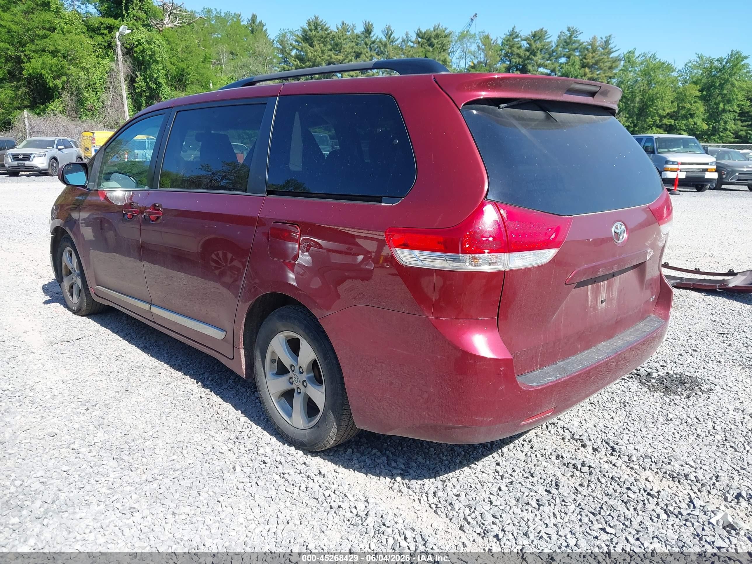 2014 Toyota Sienna Le V6 8 Passenger Burgundy vin: 5TDKK3DC5ES480744