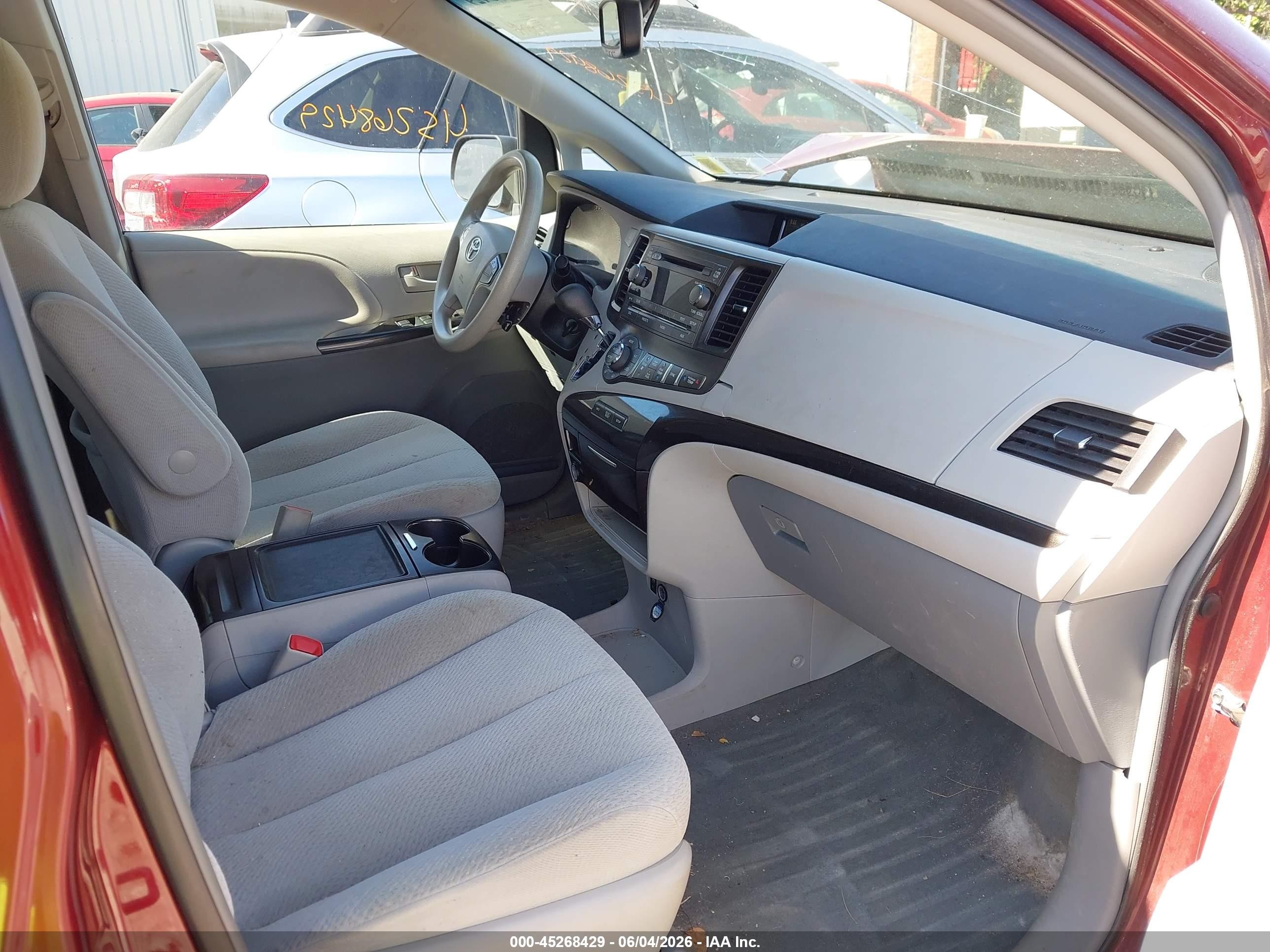 2014 Toyota Sienna Le V6 8 Passenger Burgundy vin: 5TDKK3DC5ES480744