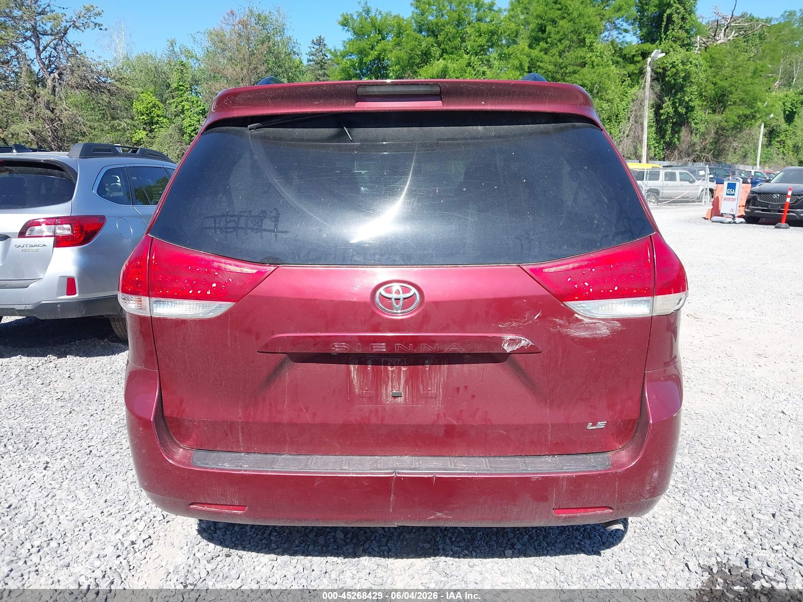 2014 Toyota Sienna Le V6 8 Passenger Burgundy vin: 5TDKK3DC5ES480744