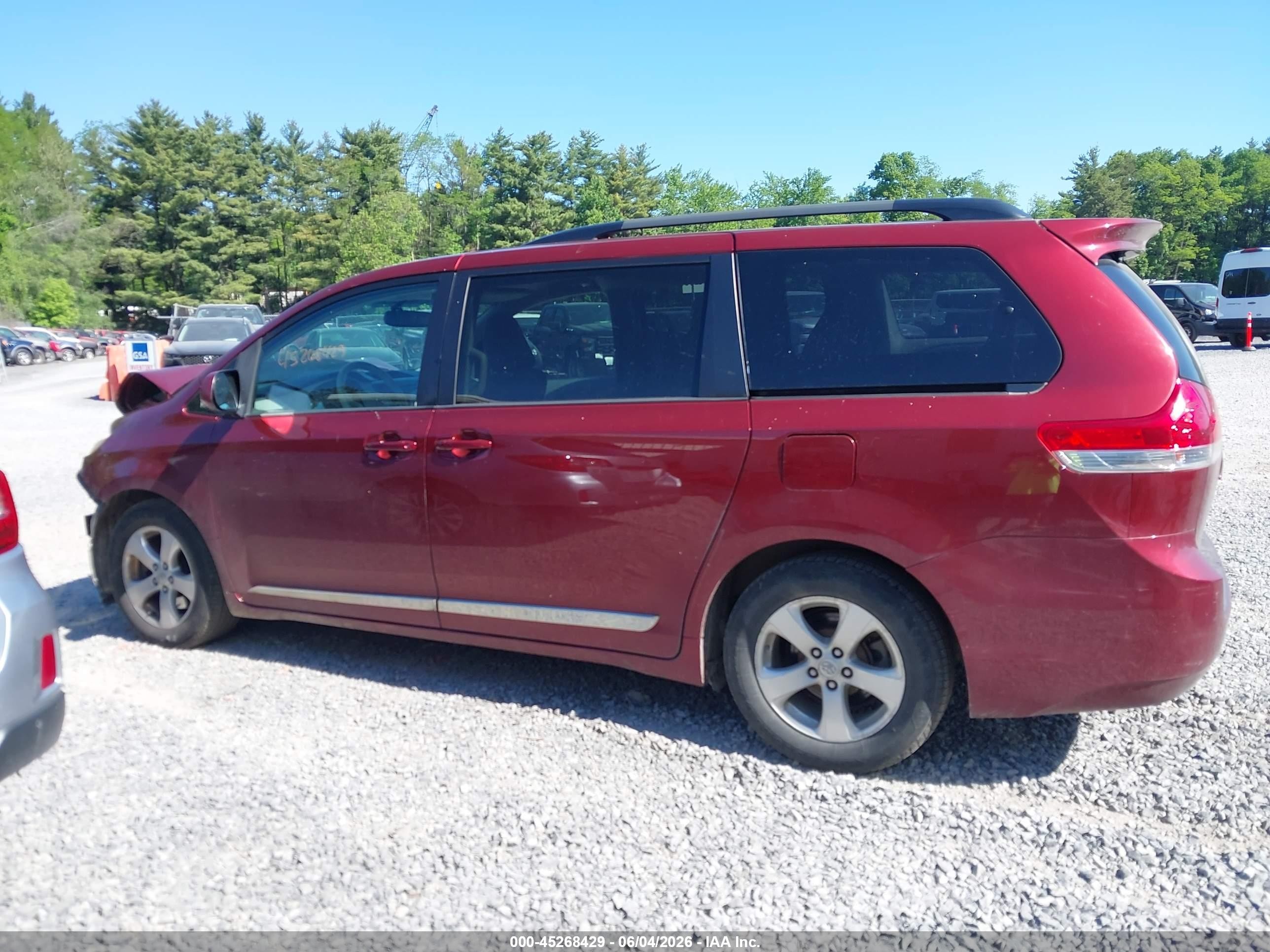 2014 Toyota Sienna Le V6 8 Passenger Burgundy vin: 5TDKK3DC5ES480744